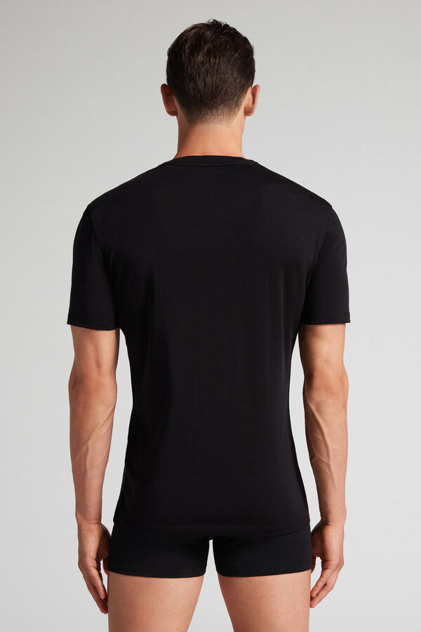 Short-Sleeve T-Shirt in Stretch Merino Wool