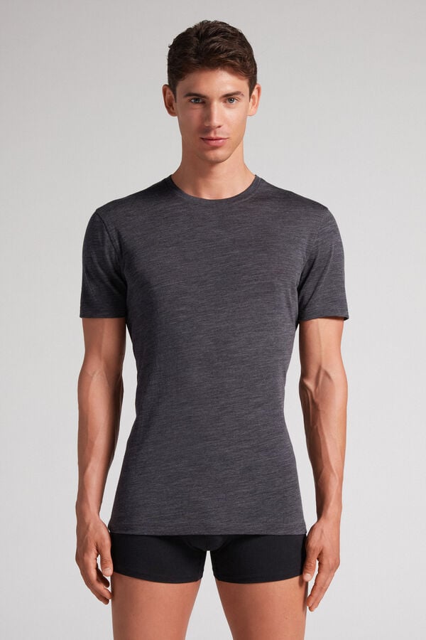 Short-Sleeve T-Shirt in Stretch Merino Wool