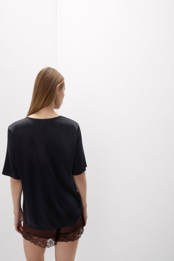 Kurz&auml;rmeliges Rundhalsshirt aus Seidensatin