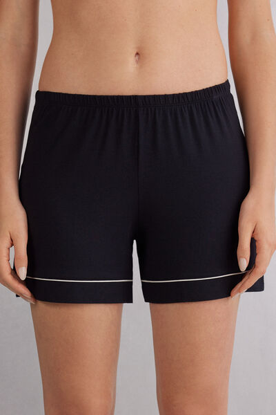 Shorts i modal med kontrasterande passpoal