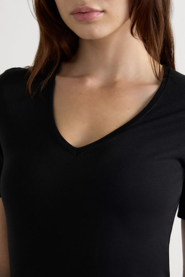 Short-Sleeved V-Neck Ultrafresh Cotton Top