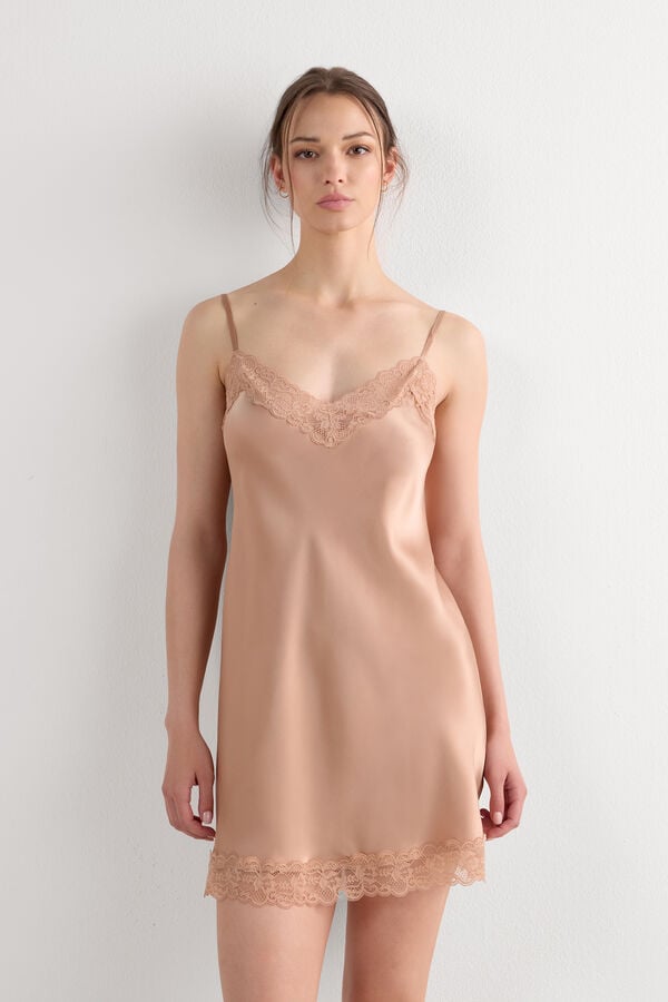 Unterkleid aus Seide mit Spitzeneinsätzen