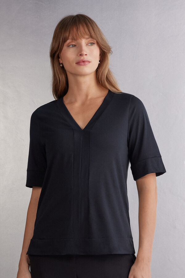 Short-Sleeved V-Neck Ultrafresh Cotton Top