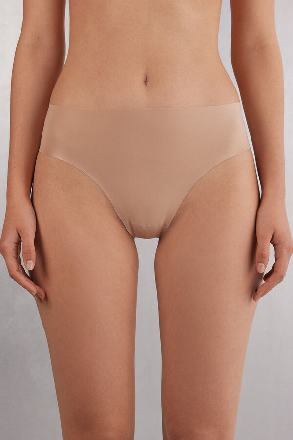 High-Waisted Thong in Seamless Ultralight Microfibre