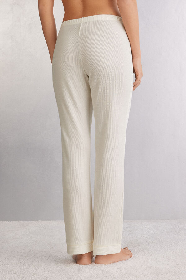 Egyenes Sz&aacute;r&uacute; Hossz&uacute; Nadr&aacute;g Glisten in the Light