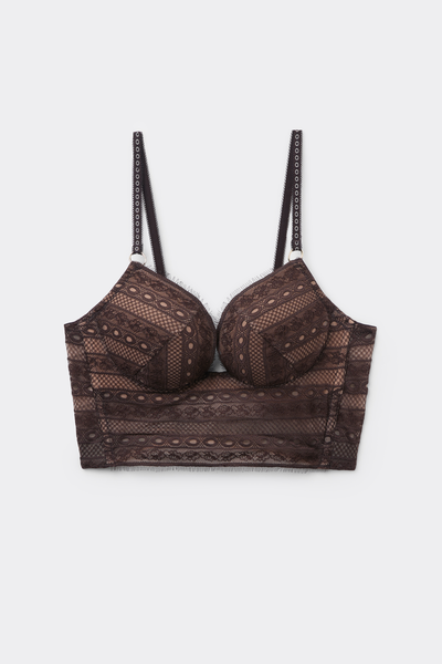 Bustier Monica Get Noticed
