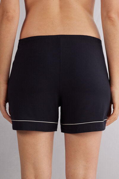 Shorts i modal med kontrasterande passpoal
