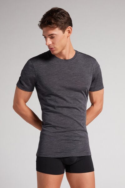 Short-Sleeve T-Shirt in Stretch Merino Wool