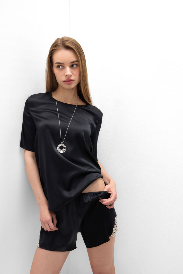 Kurz&auml;rmeliges Rundhalsshirt aus Seidensatin