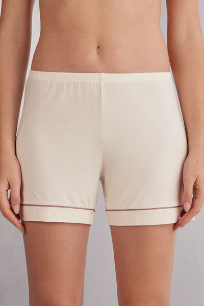 Shorts i modal med kontrasterande passpoal