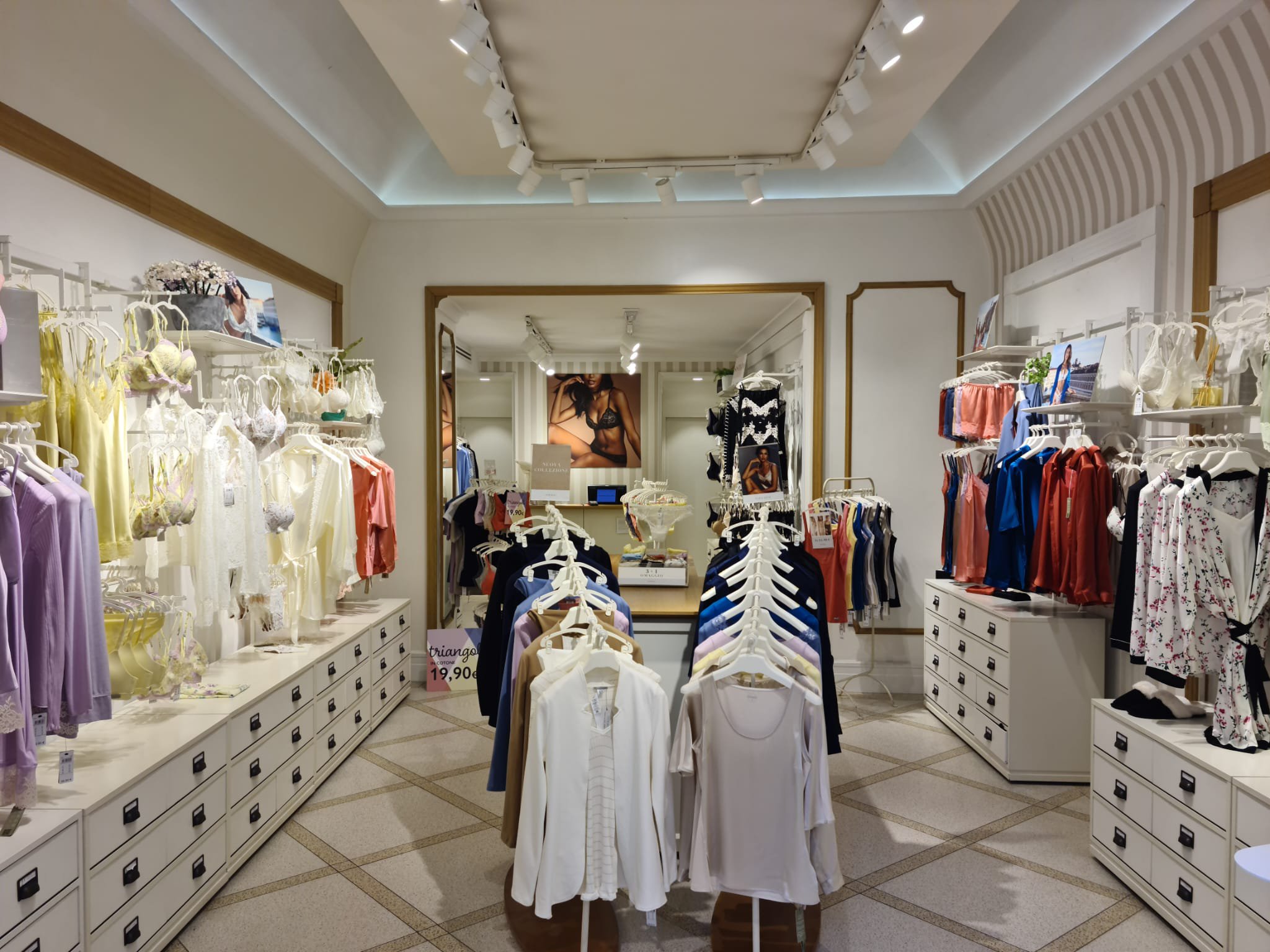 Underwear and lingerie shop in Sorrento at Corso Italia 198 A Intimissimi