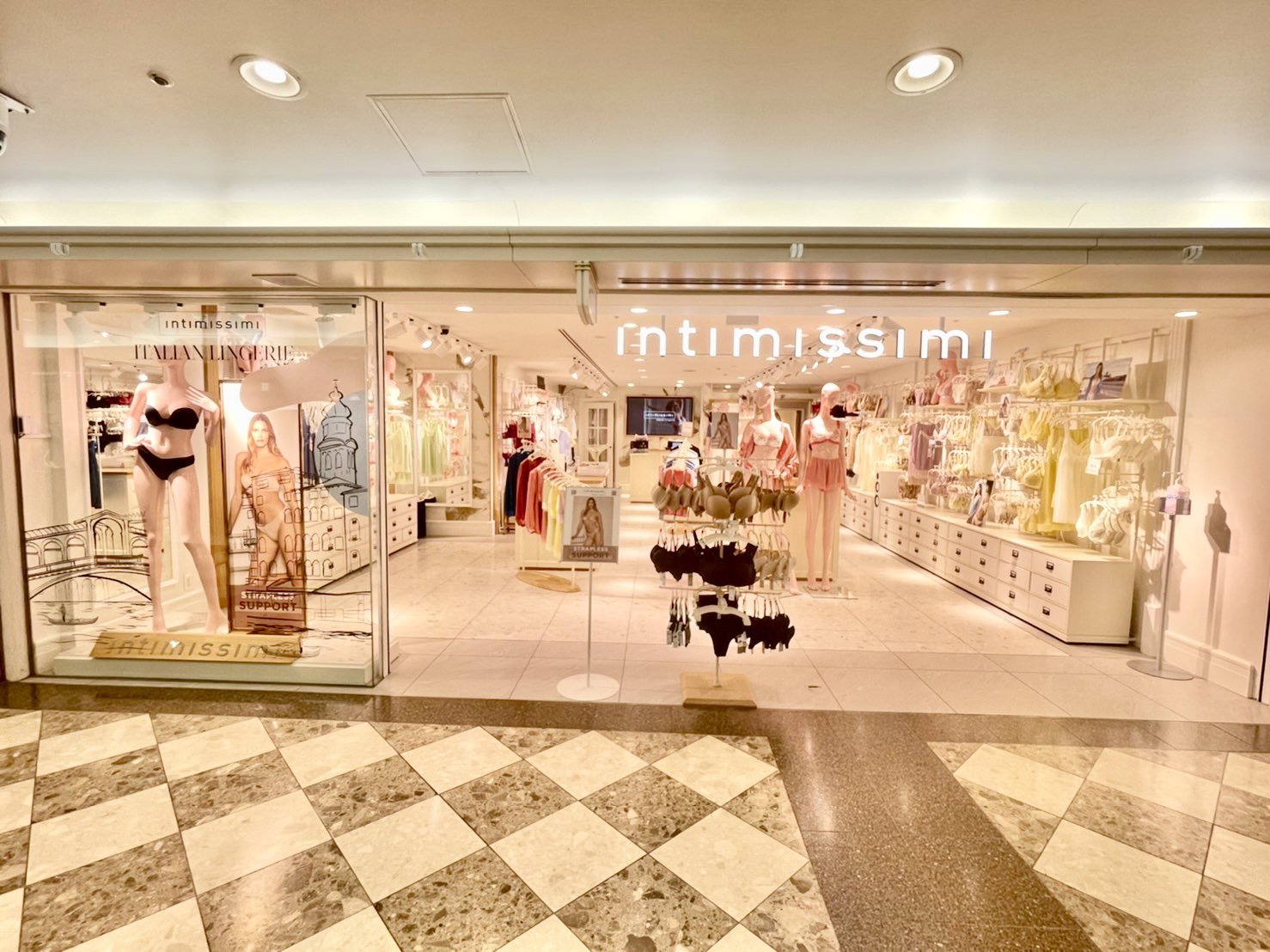 Intimissimi 阪急三番街店