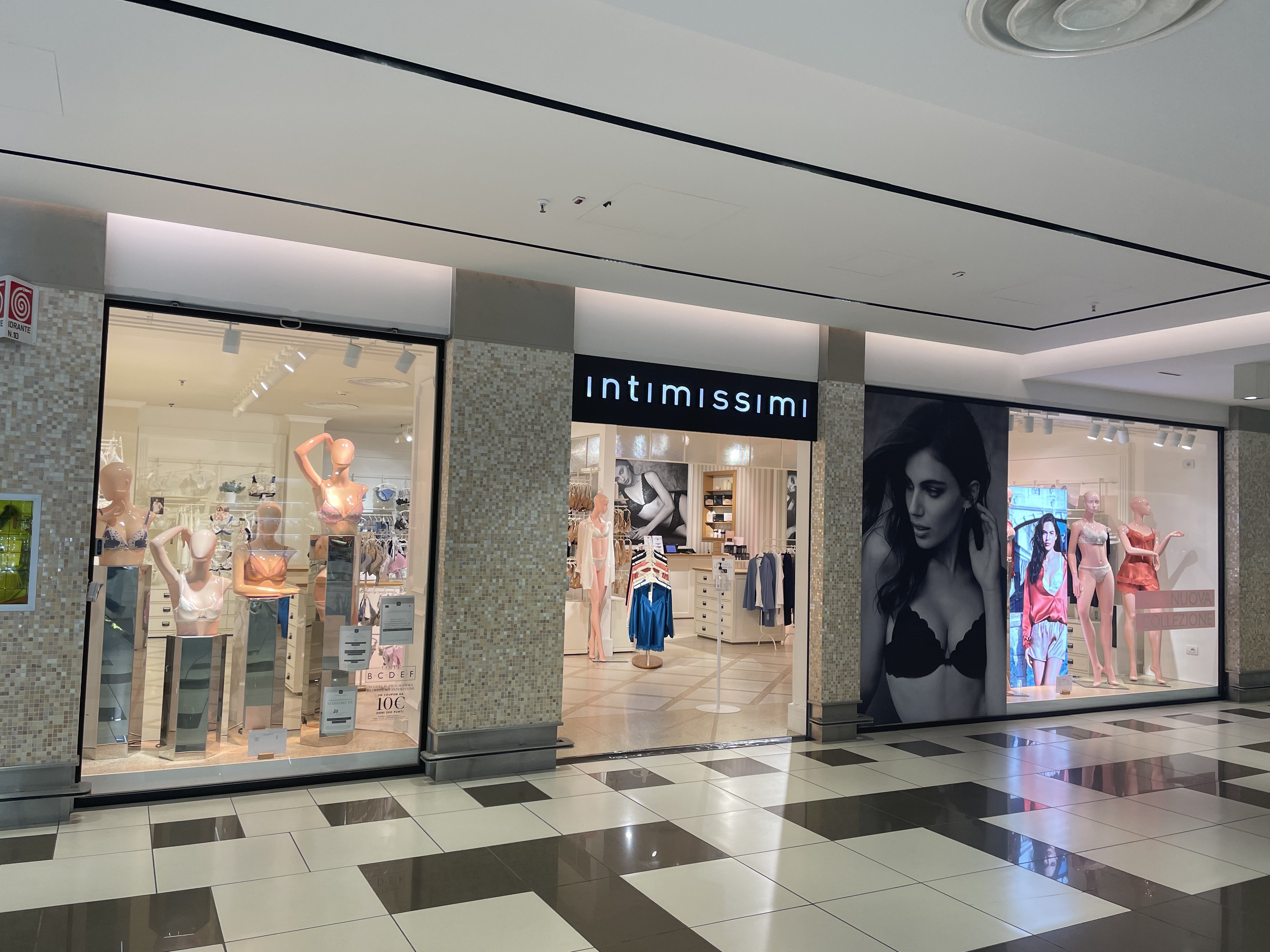 Intimissimi FIUMICINO THE WOW SIDE SHOPPING CENTER