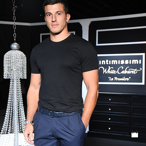 White Cabaret The 19 20 Fall Winter Fashion Show By Intimissimi Uomo