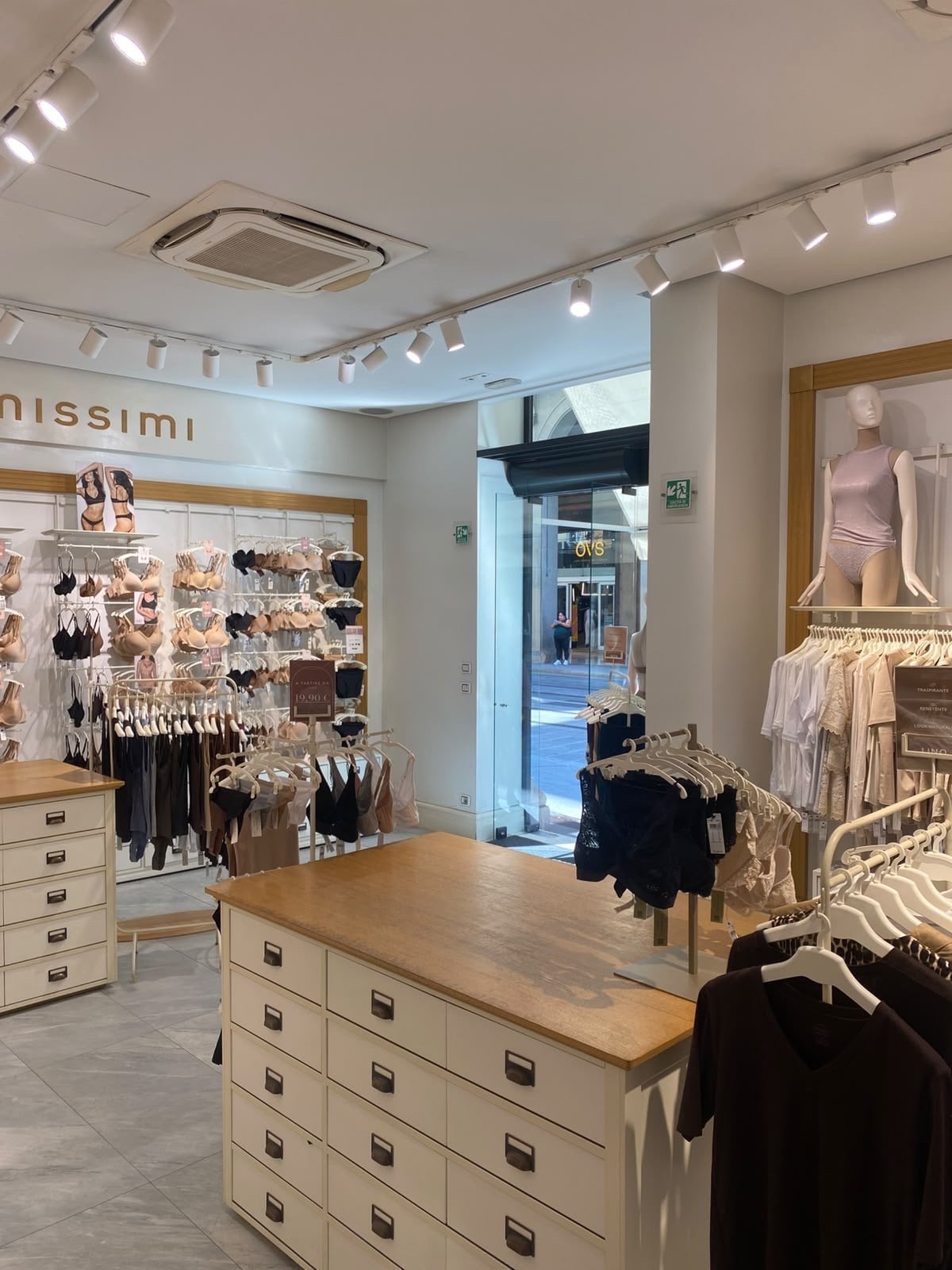 Intimissimi BOLOGNA VIA U. BASSI 13