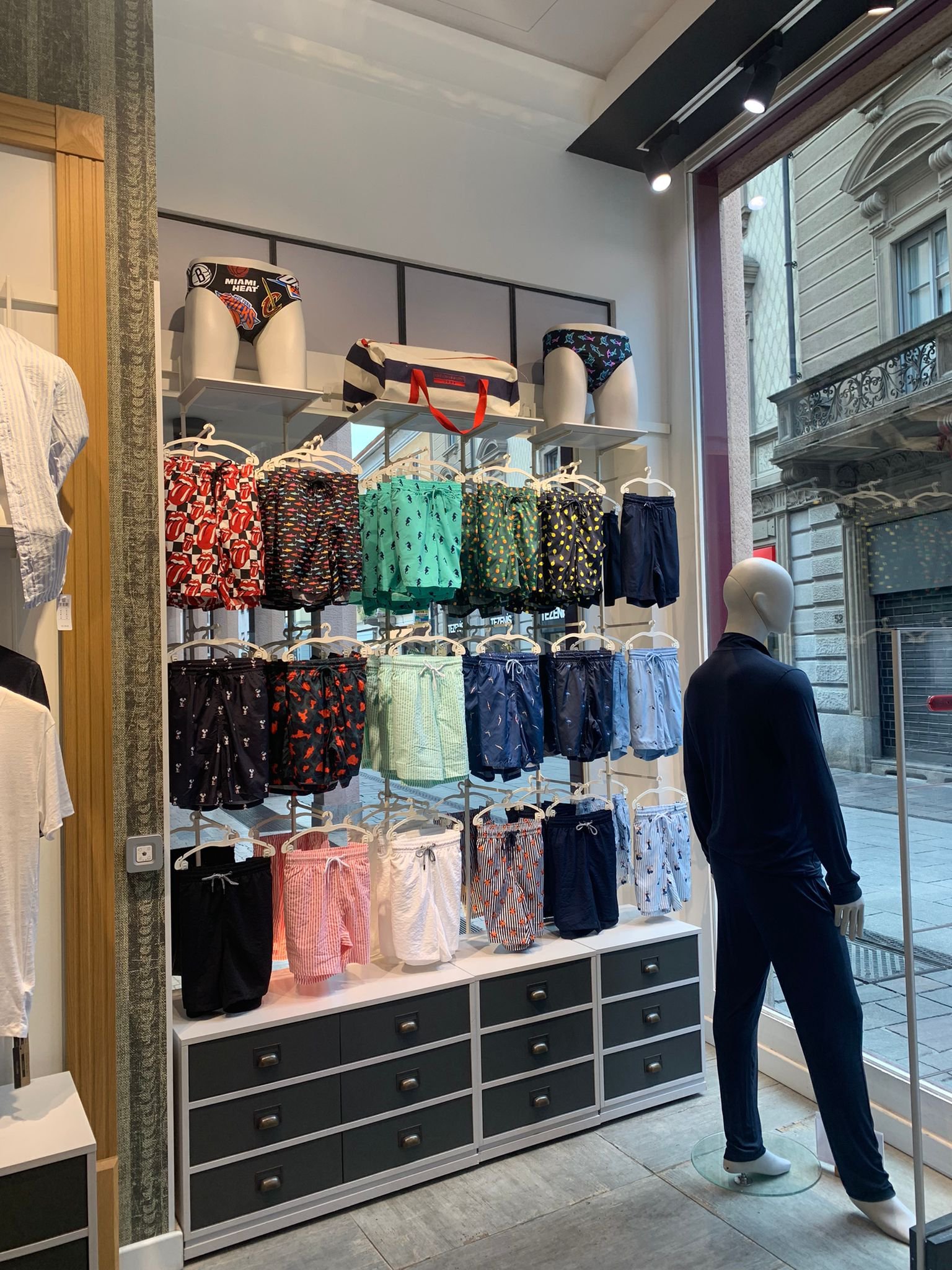 SEREGNO CORSO DEL POPOLO 19 Intimissimi