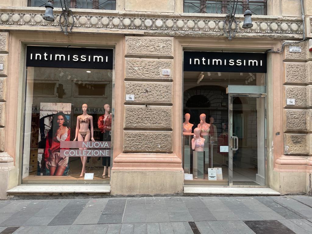 Intimissimi via del corso 91 top