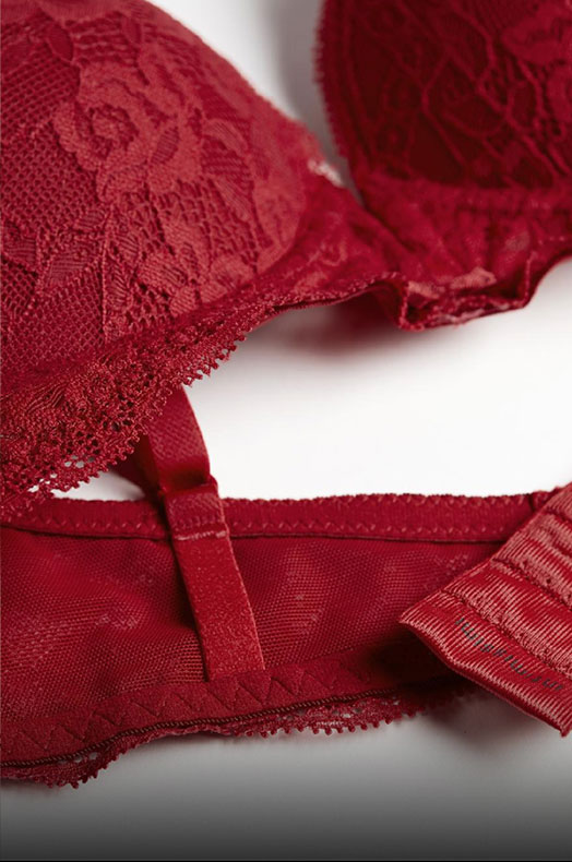 Intimissimi women's underwear: bras, lingerie, briefs.
