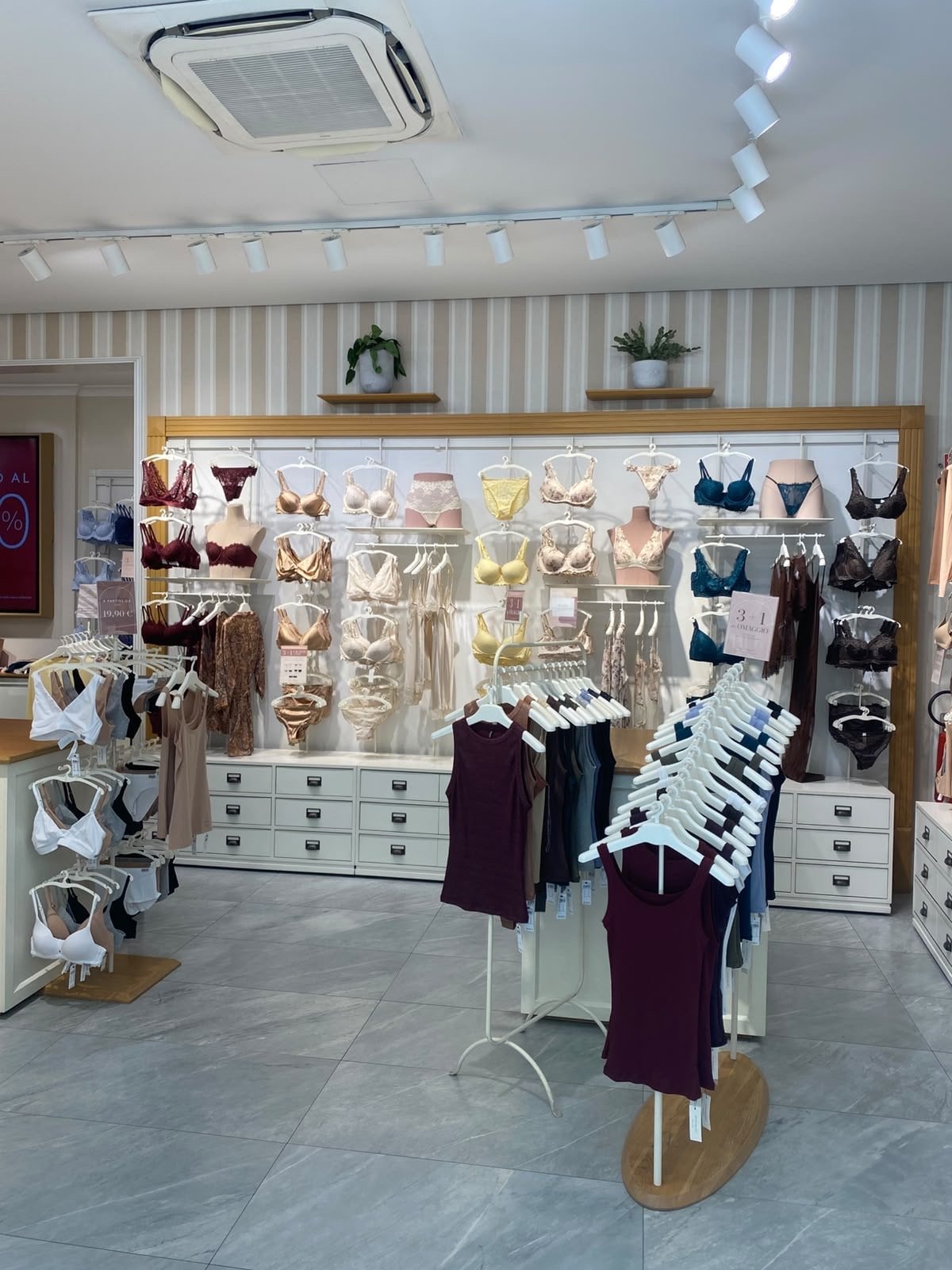 Intimissimi BOLOGNA VIA U. BASSI 13