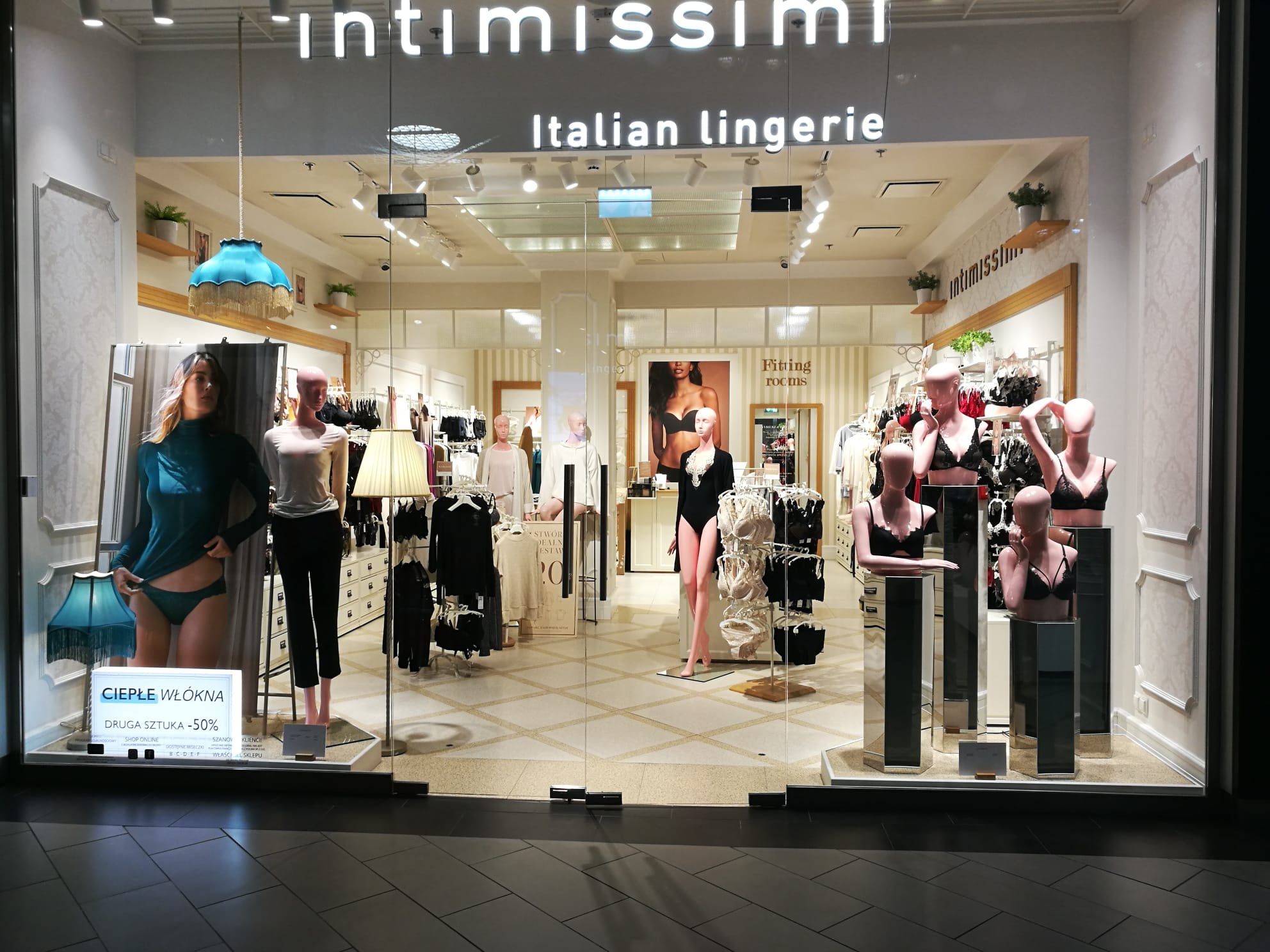 trolley bus Counting insects Maiden Underwear and lingerie shop in Warszawa at GLEBOCKA 15 | Intimissimi