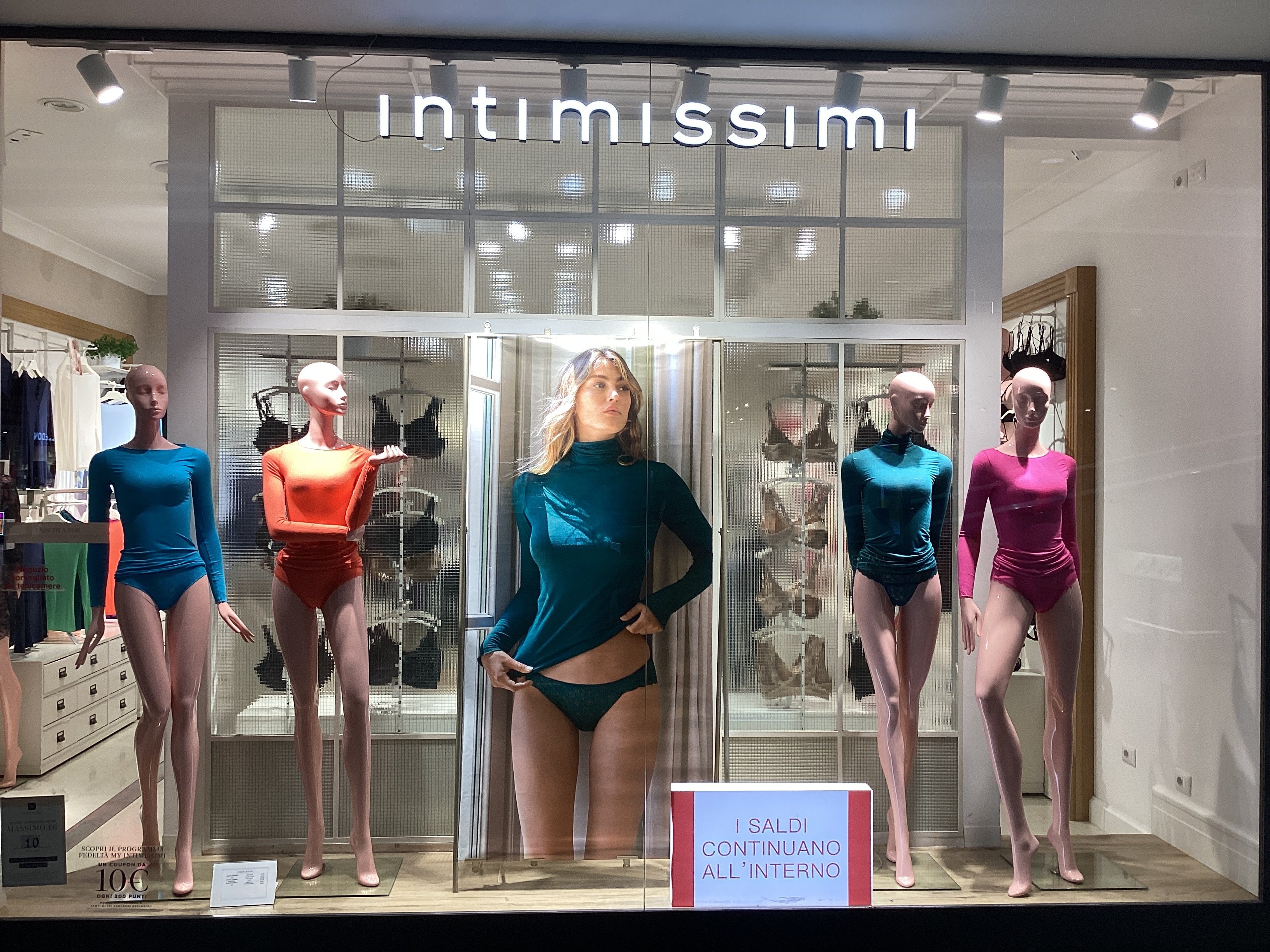 Intimissimi RENDE CCLE METROPOLIS