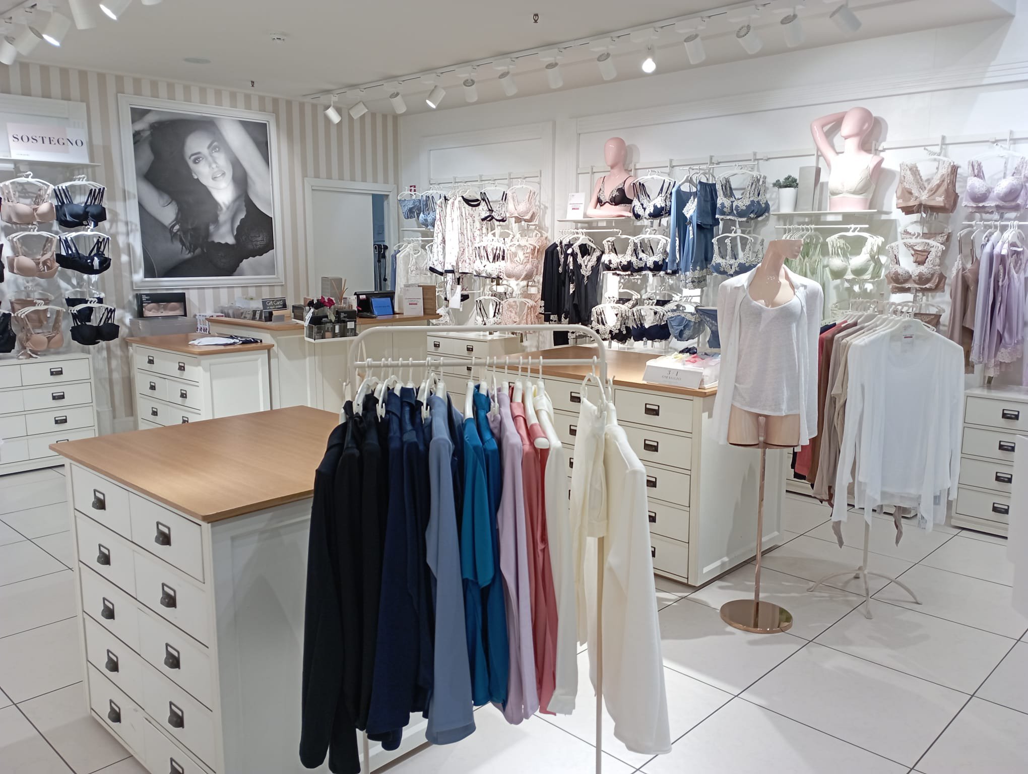 Intimissimi shop shop