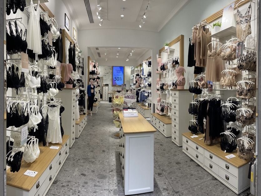 Underwear and lingerie shop in London-Shepherd's Bush at Westfield White  City - Ariel Way