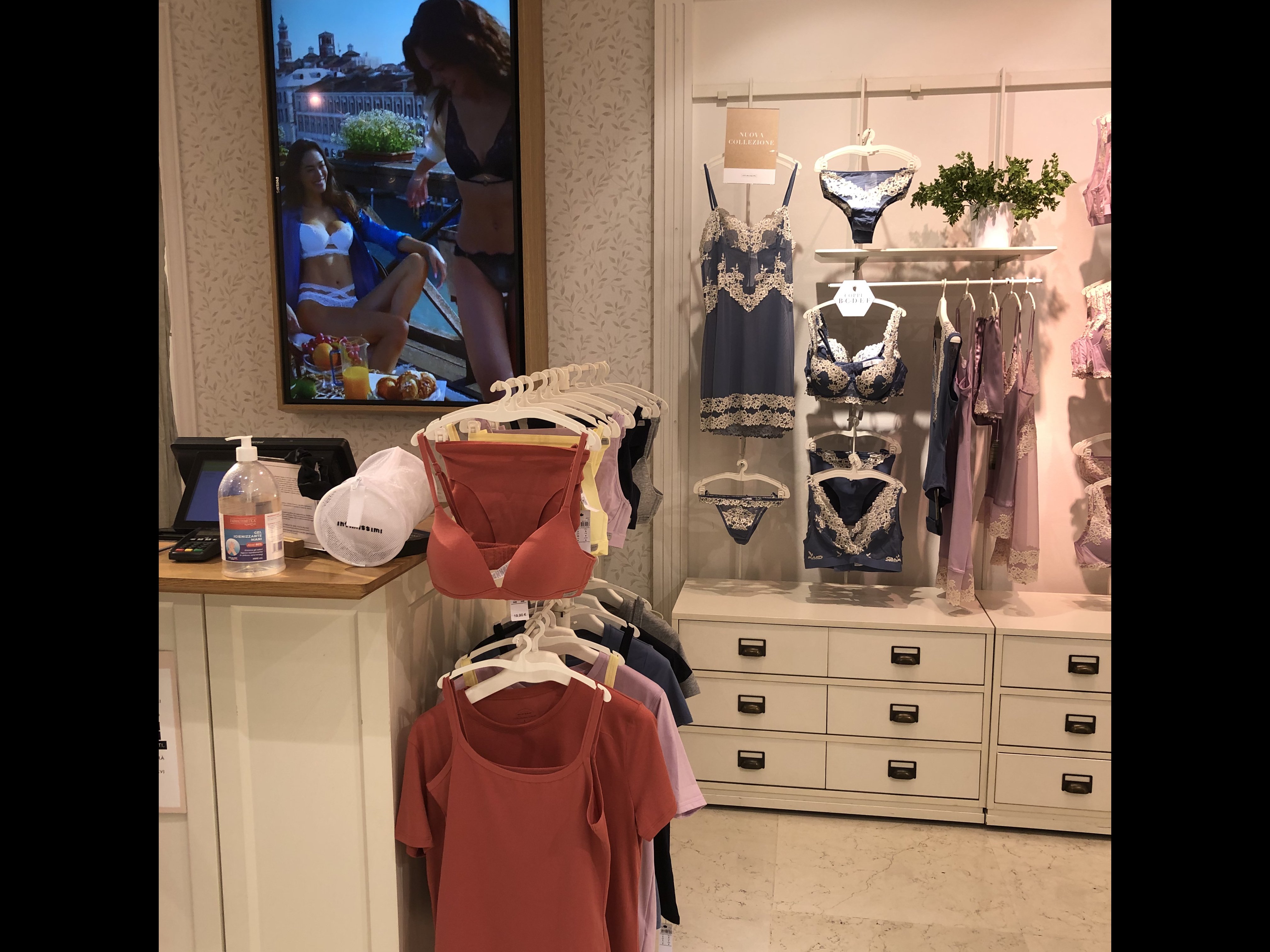 Intimissimi TAVERNOLA CCLE LARIO CENTER