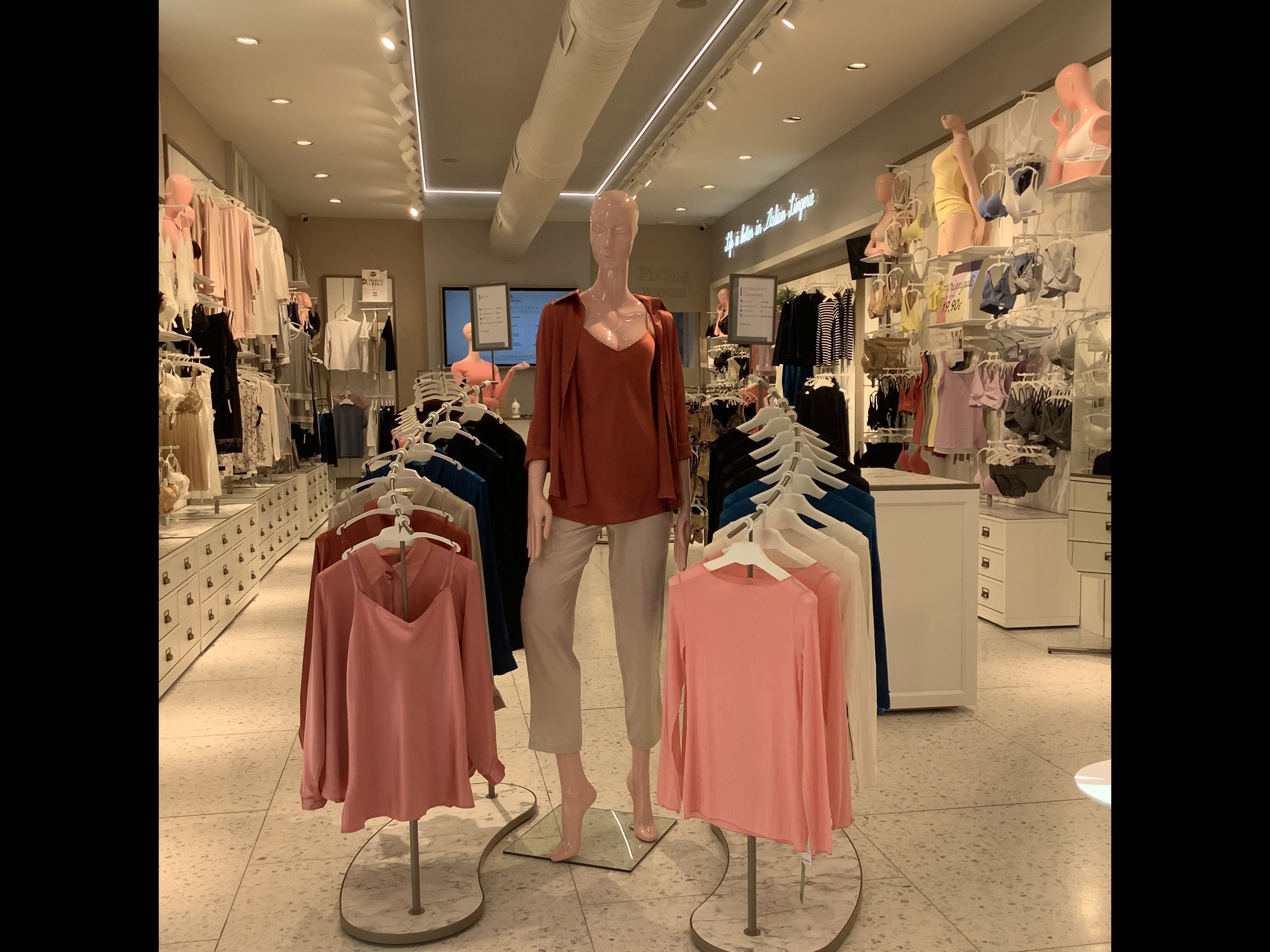 Ferrara Via Canonica 11 Intimissimi