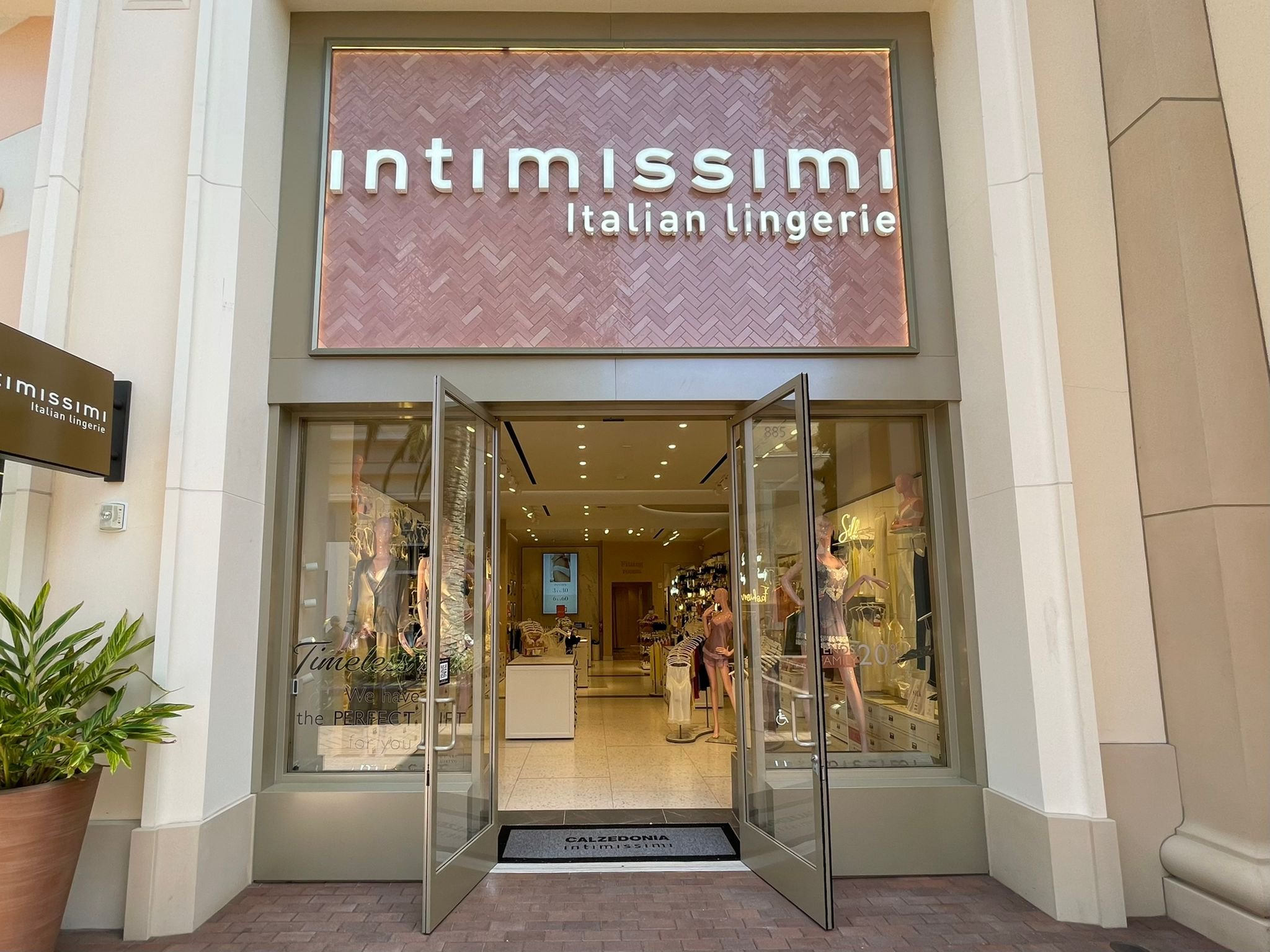 Underwear and lingerie store in CITY OF IRVINE at 885 Spectrum