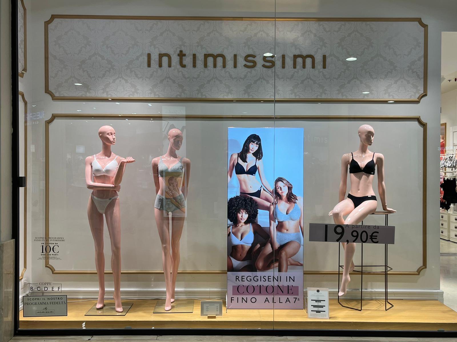 Underwear and lingerie shop in Peschiera Borromeo at Via della