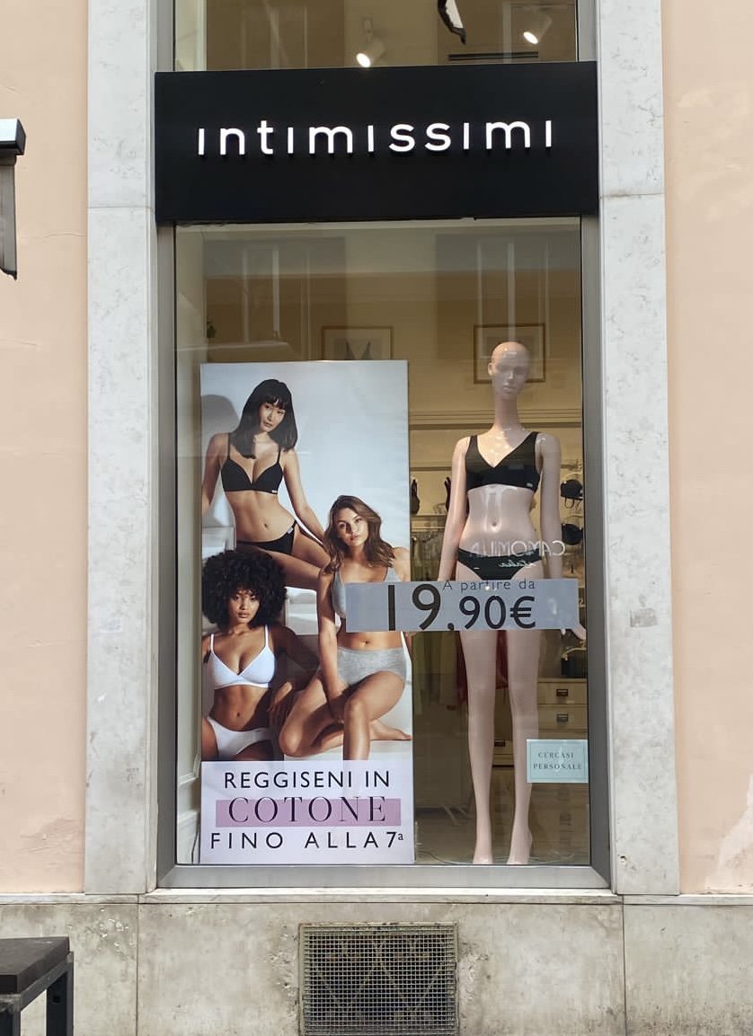 Underwear and lingerie store in Napoli at Via Alessandro Scarlatti,166