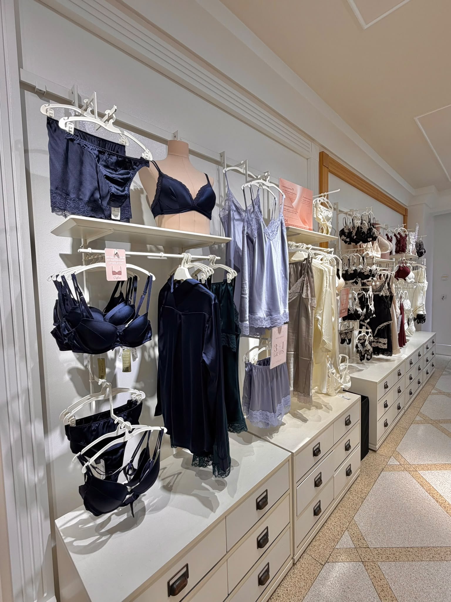 Intimissimi FRANKFURT SC SKYLINE PLAZA