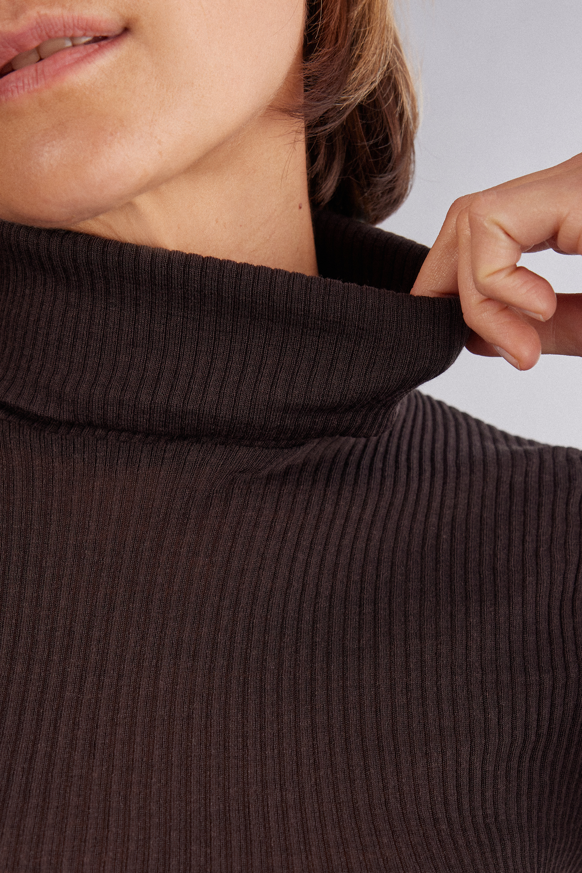 ウール＆シルク長袖ハイネックトップス