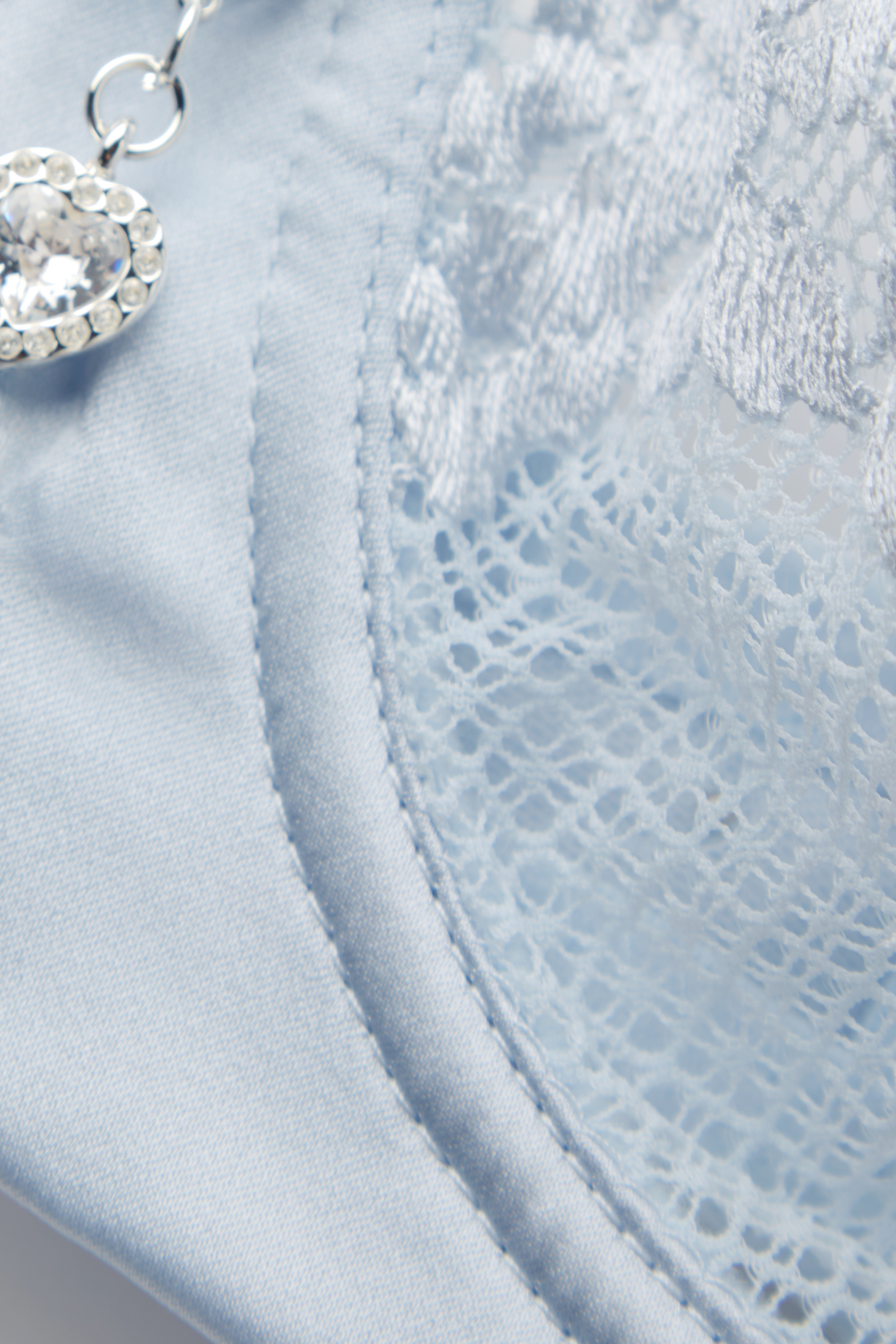 "Silky Flowers" シルク＆レース Denise バルコネットブラ