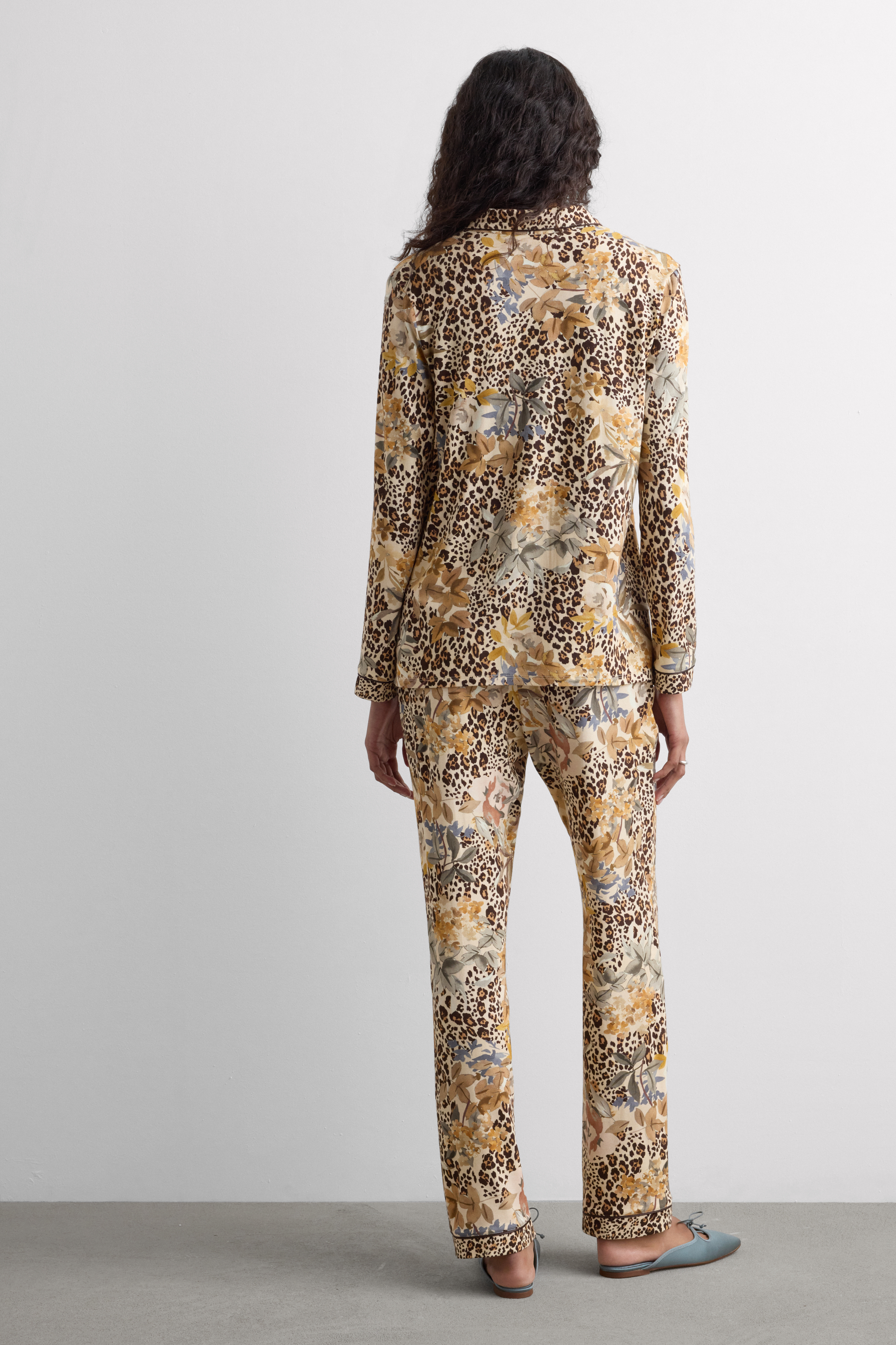 "Simply Iconic" アニマル モダール フロントオープン ロングパジャマ