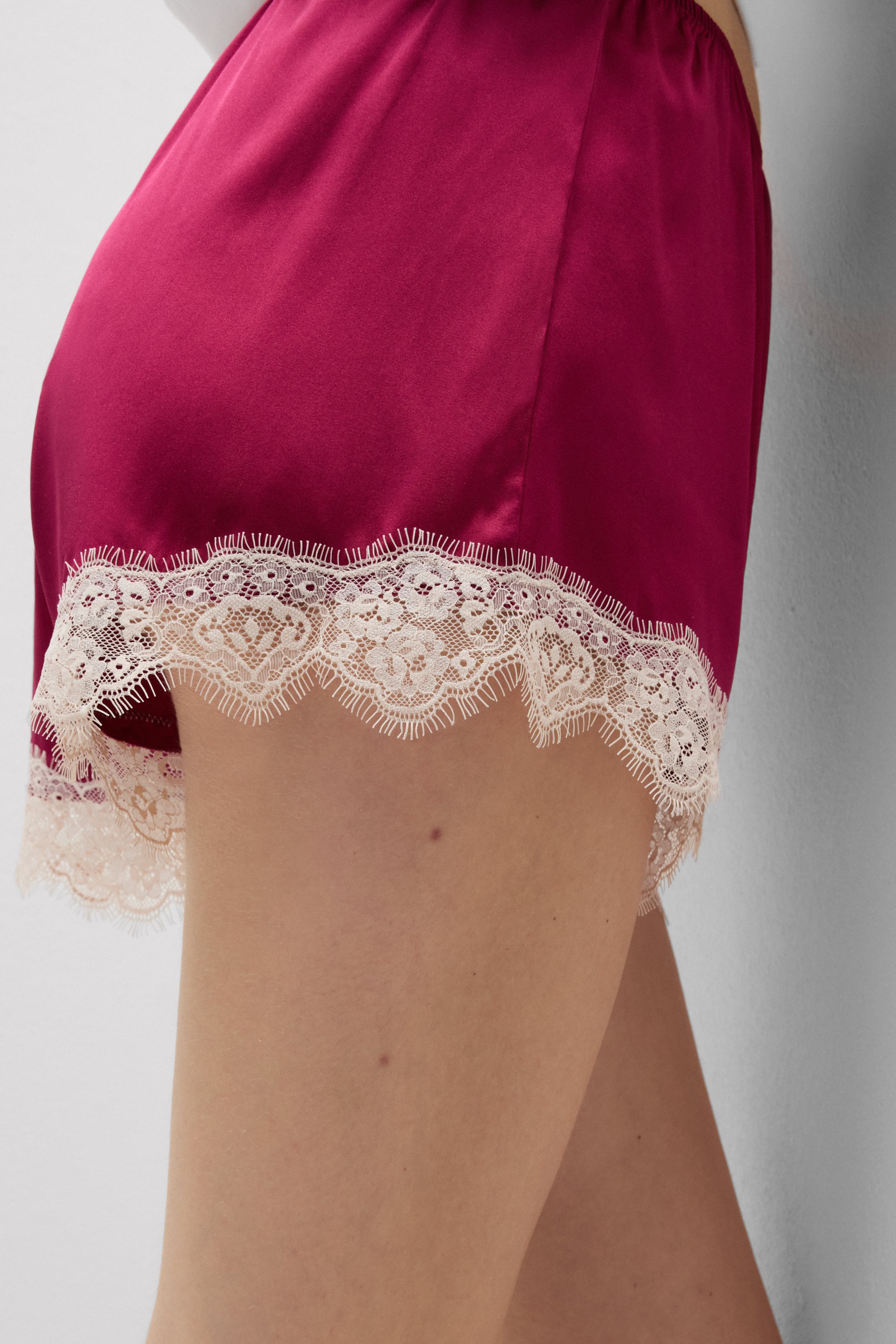 コントラスト シルク＆レース ショートパンツ