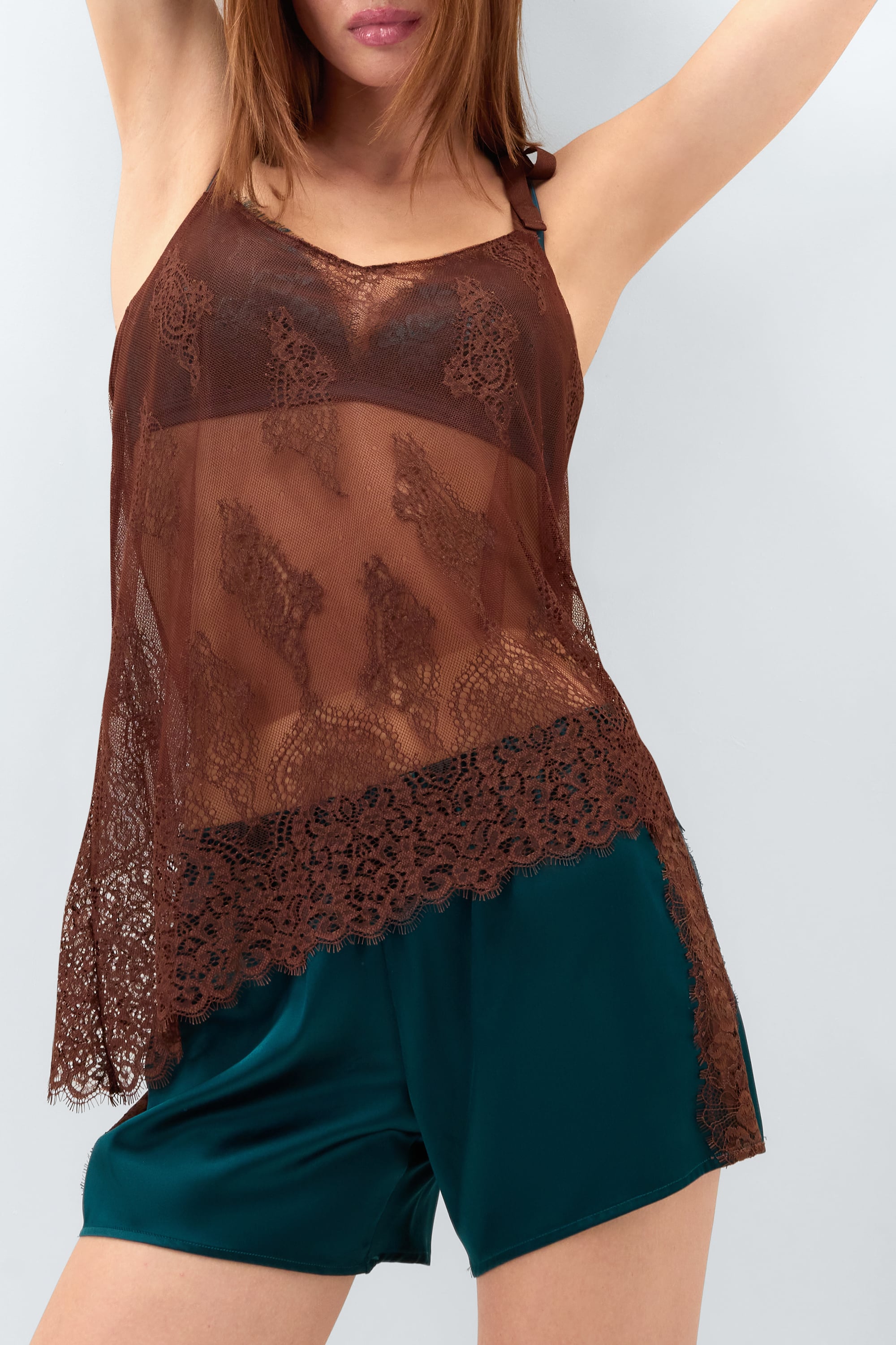 "Lace Perfection" レース アシンメトリー トップス