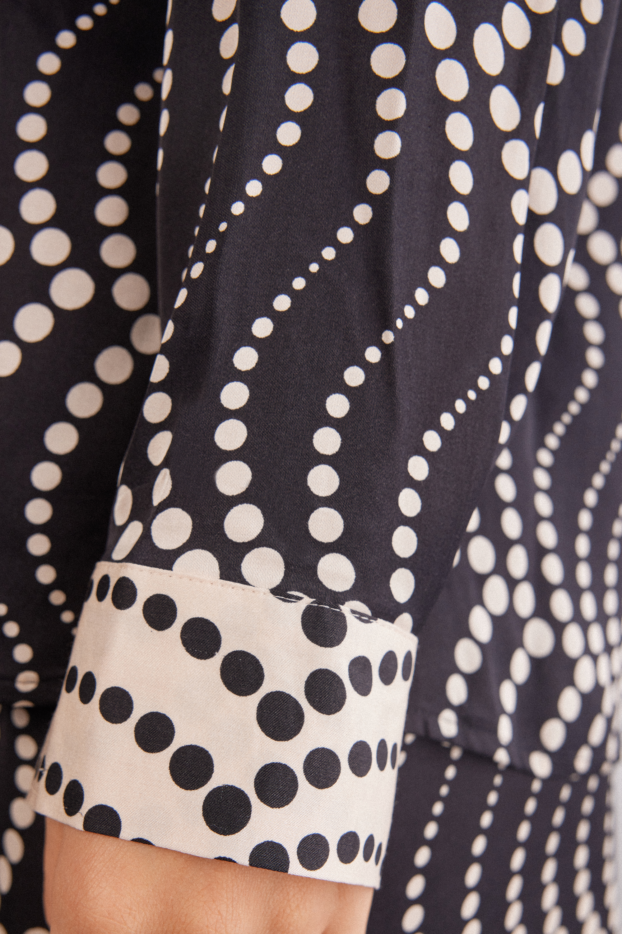 Cool Elegance ビスコースサテン シャツ