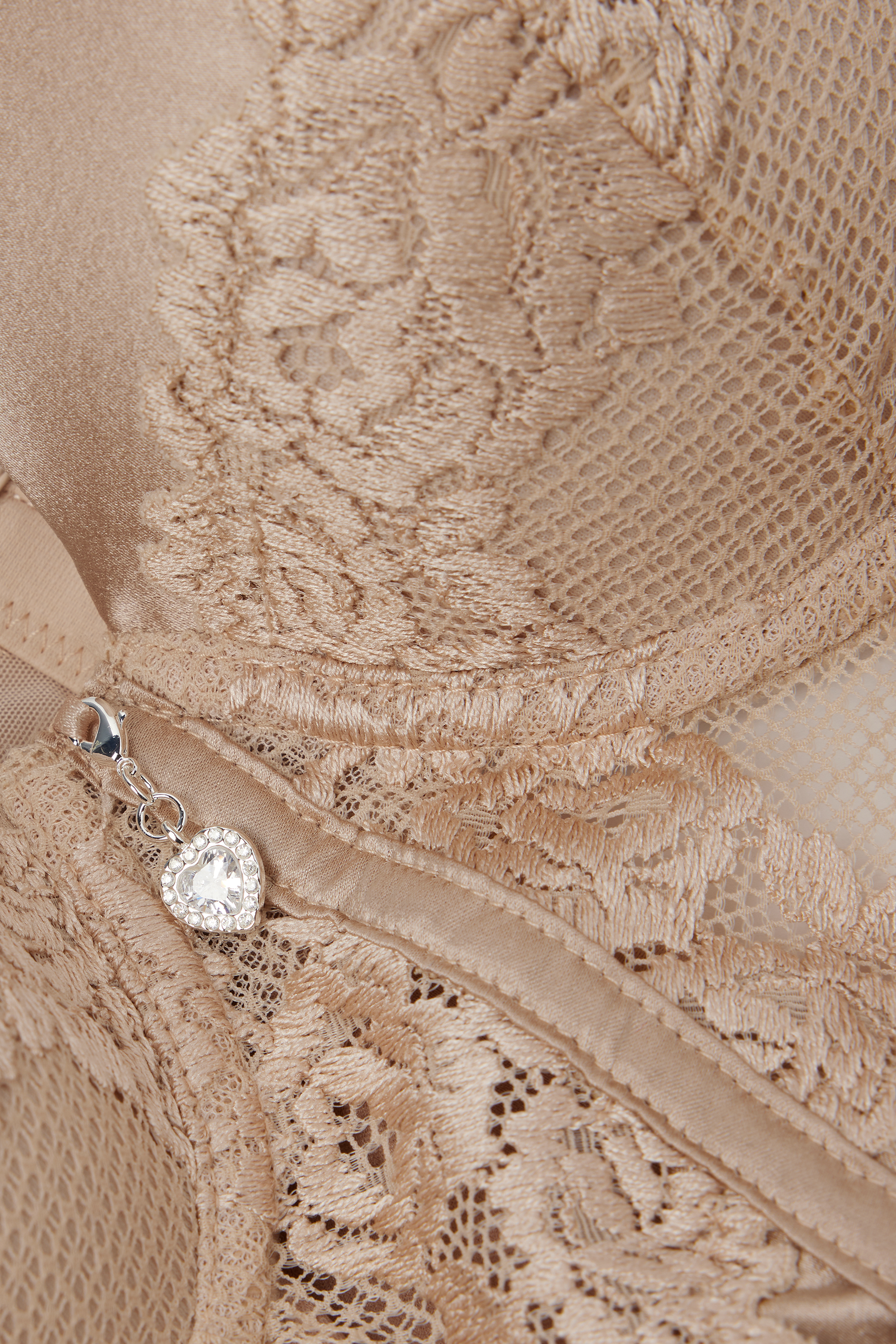 "Silky Flowers" Anna ゲピエール