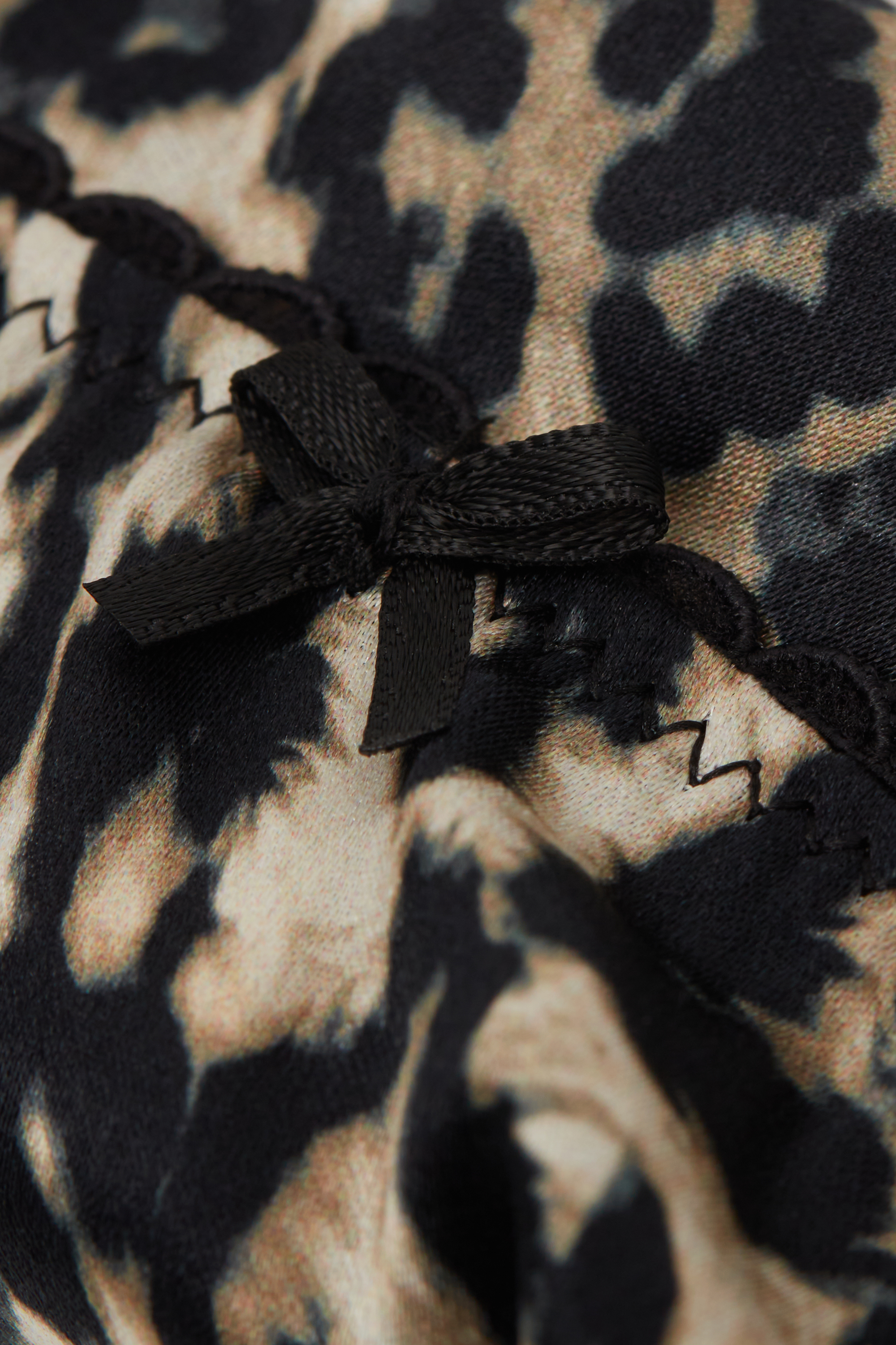 "A Moment of Glamour" サイドストリング ソング