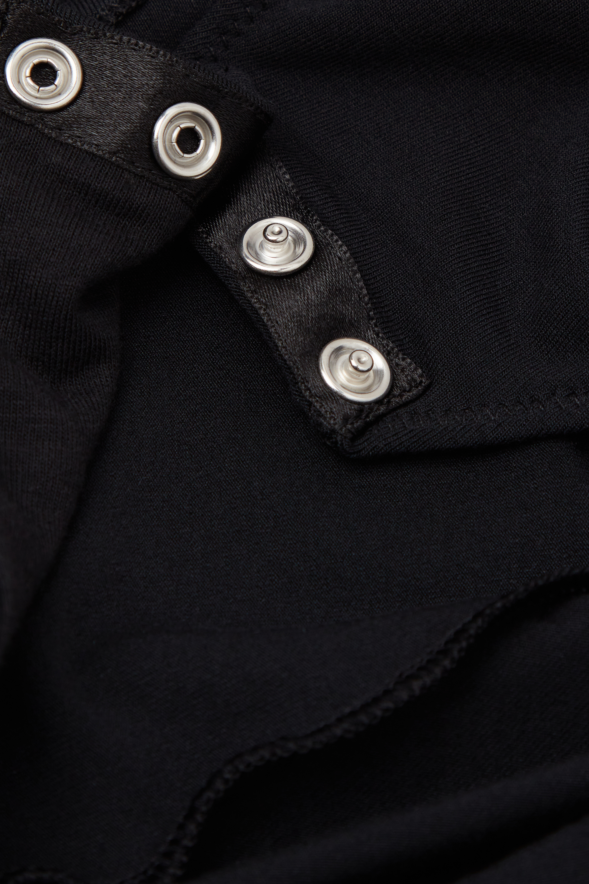 エッセンシャルモダール オープンバック ロングスリーブ ボディスーツ