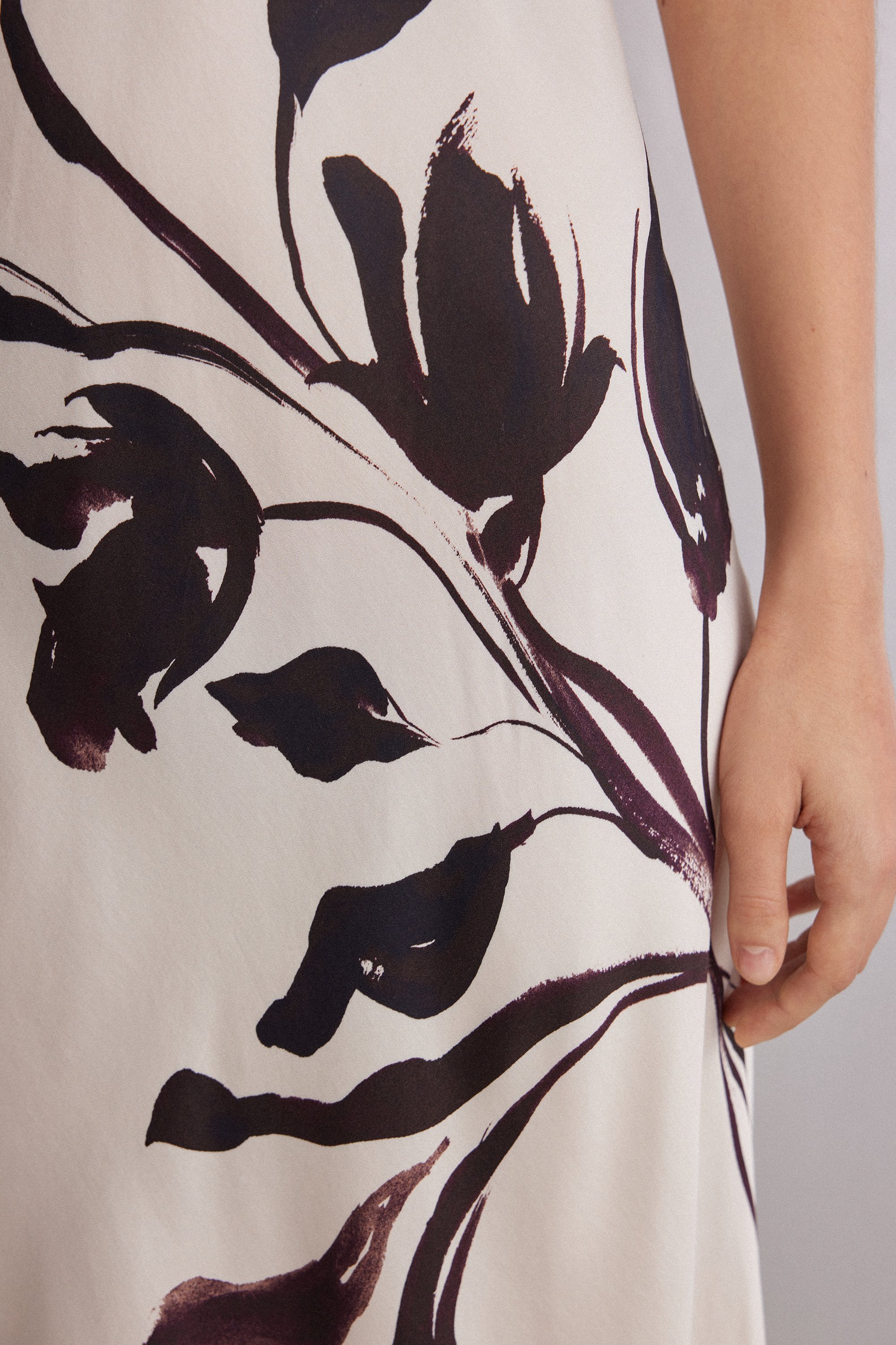 Sleepless Nights ビスコースサテン ロングスリップ