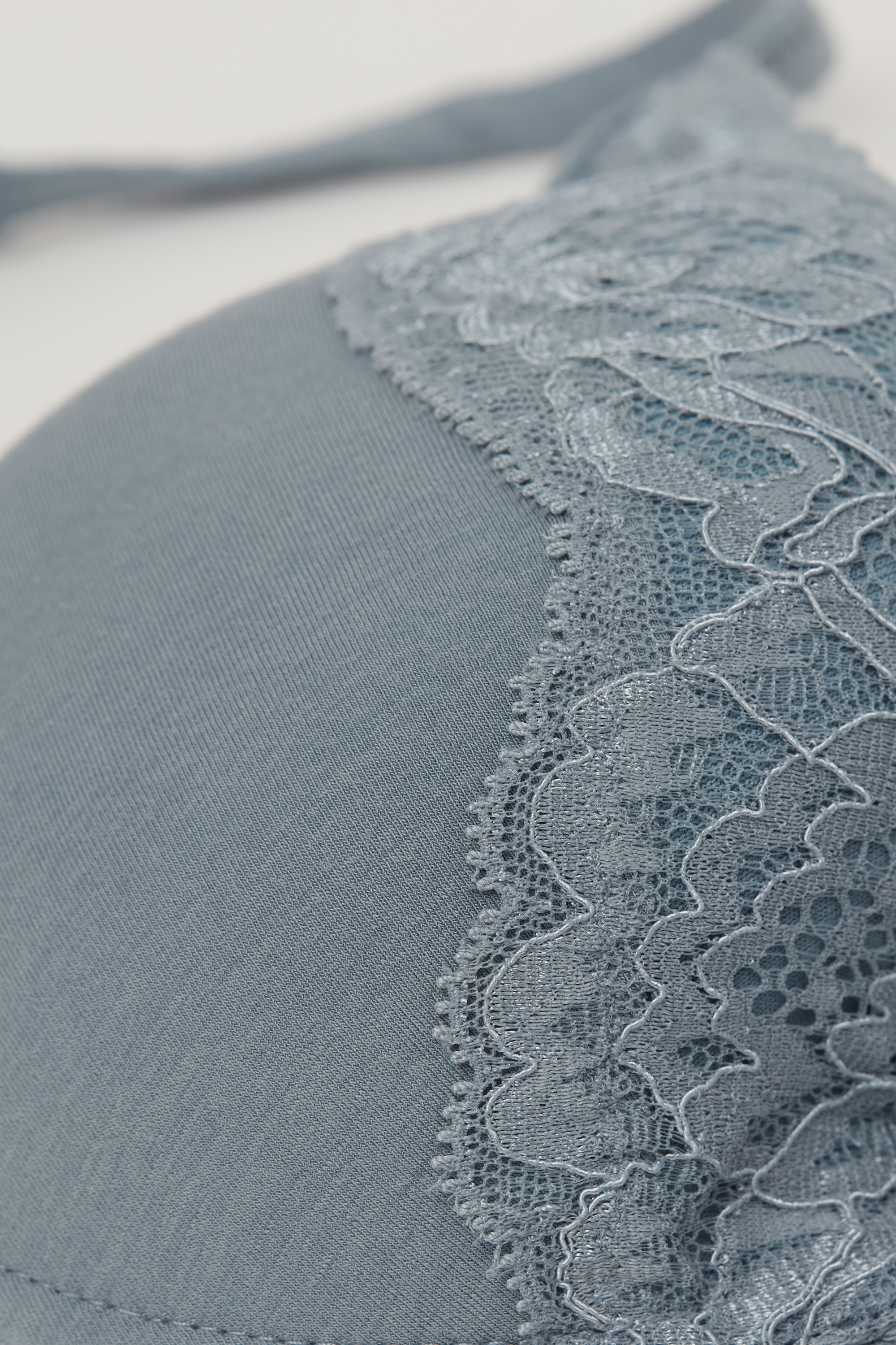 Embrace Simplicity Bellissima プッシュアップブラ