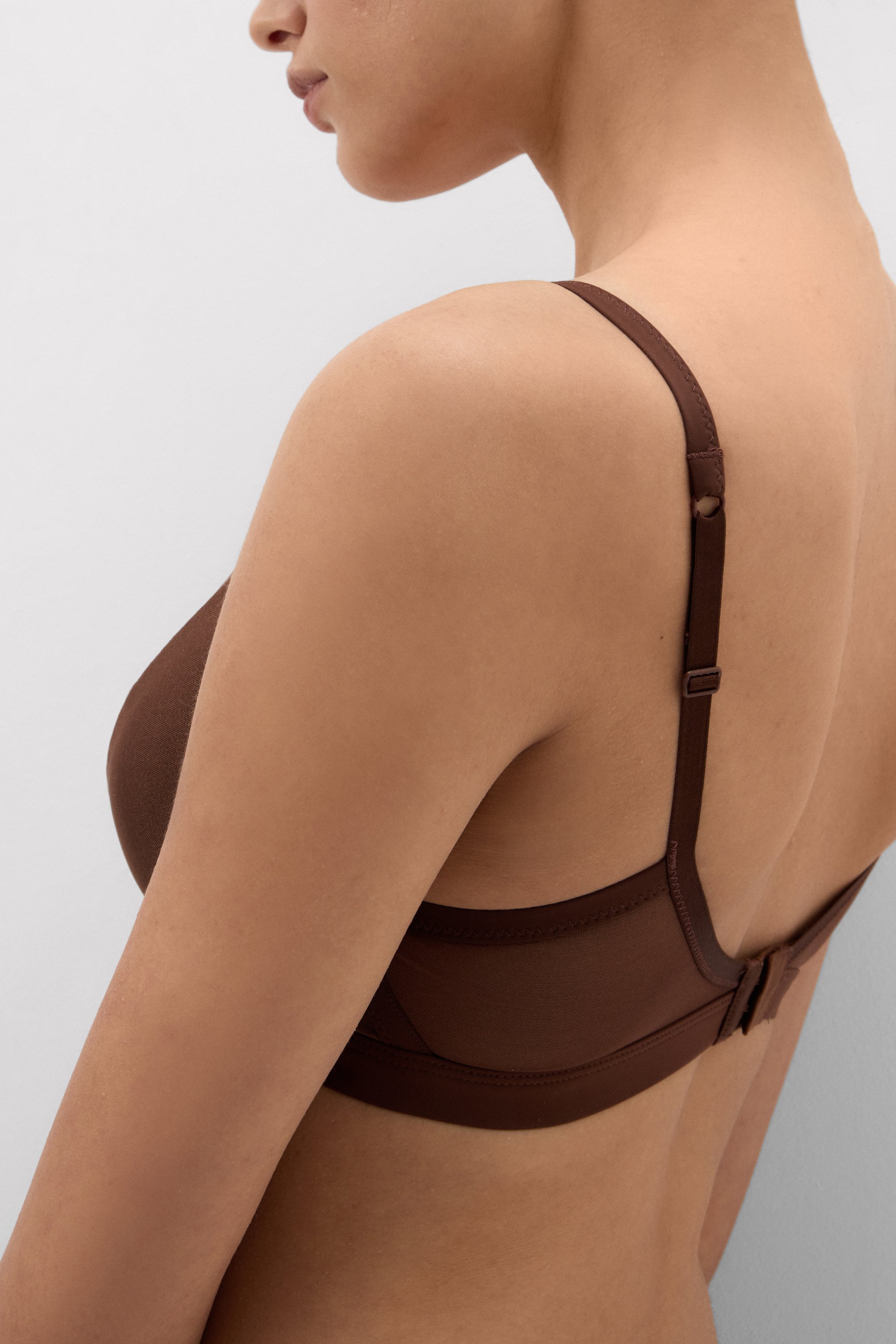 "Invisible Touch" パッド入り トライアングルブラ