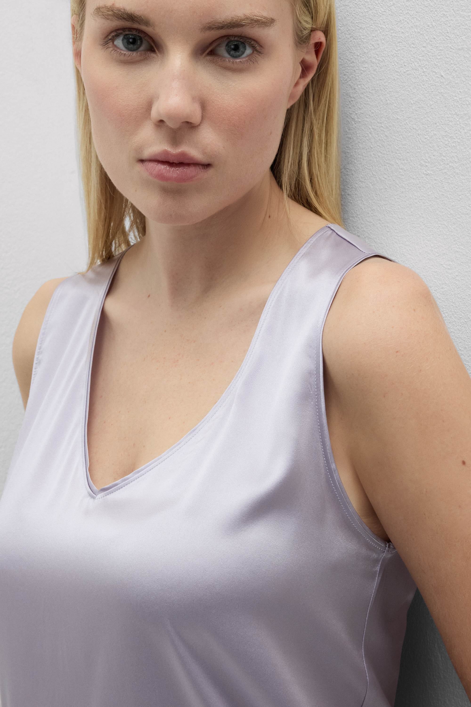 シルク Vネック タンクトップ