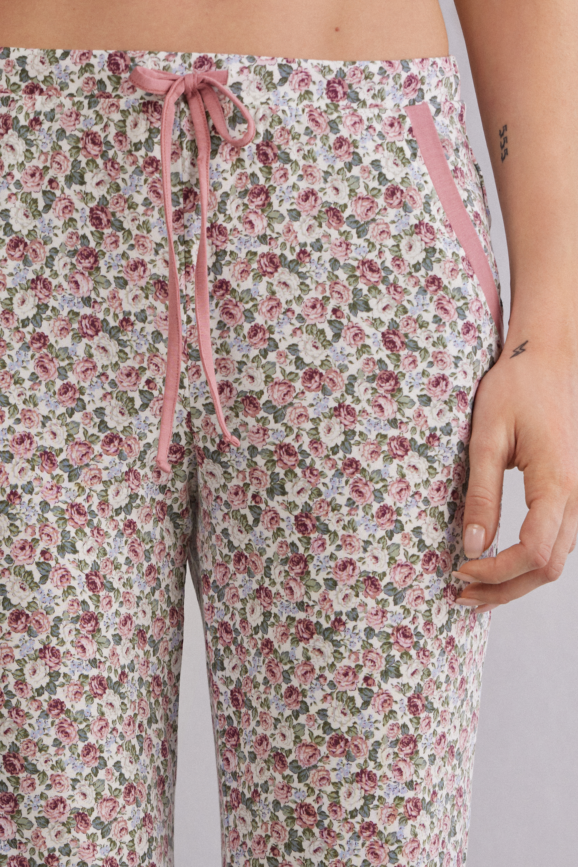 Floral Romance 裾カフ付き モダール ロングパンツ