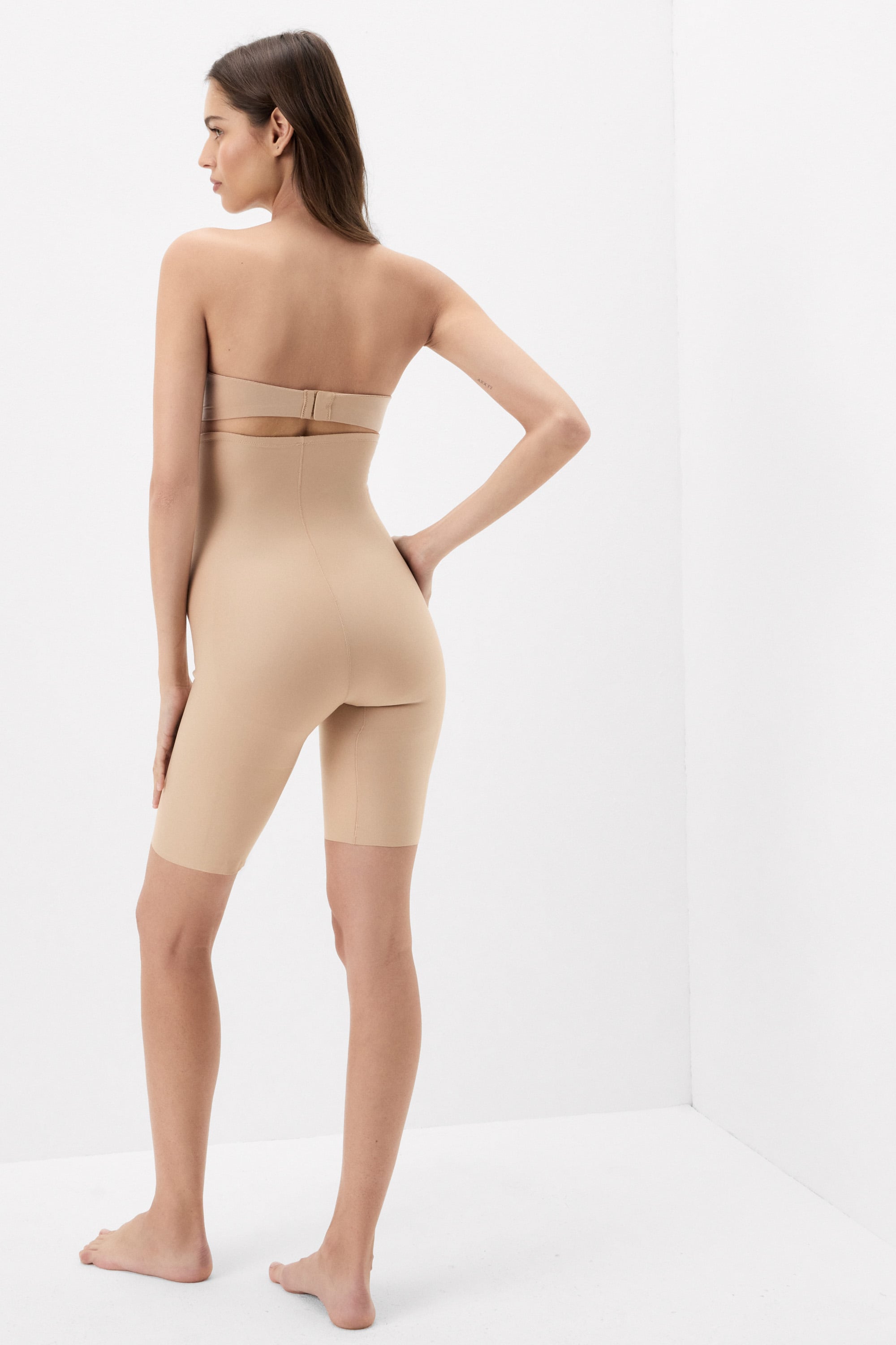 マイクロファイバー シームレス ハイウエスト シェイプアップ ショートパンツ
