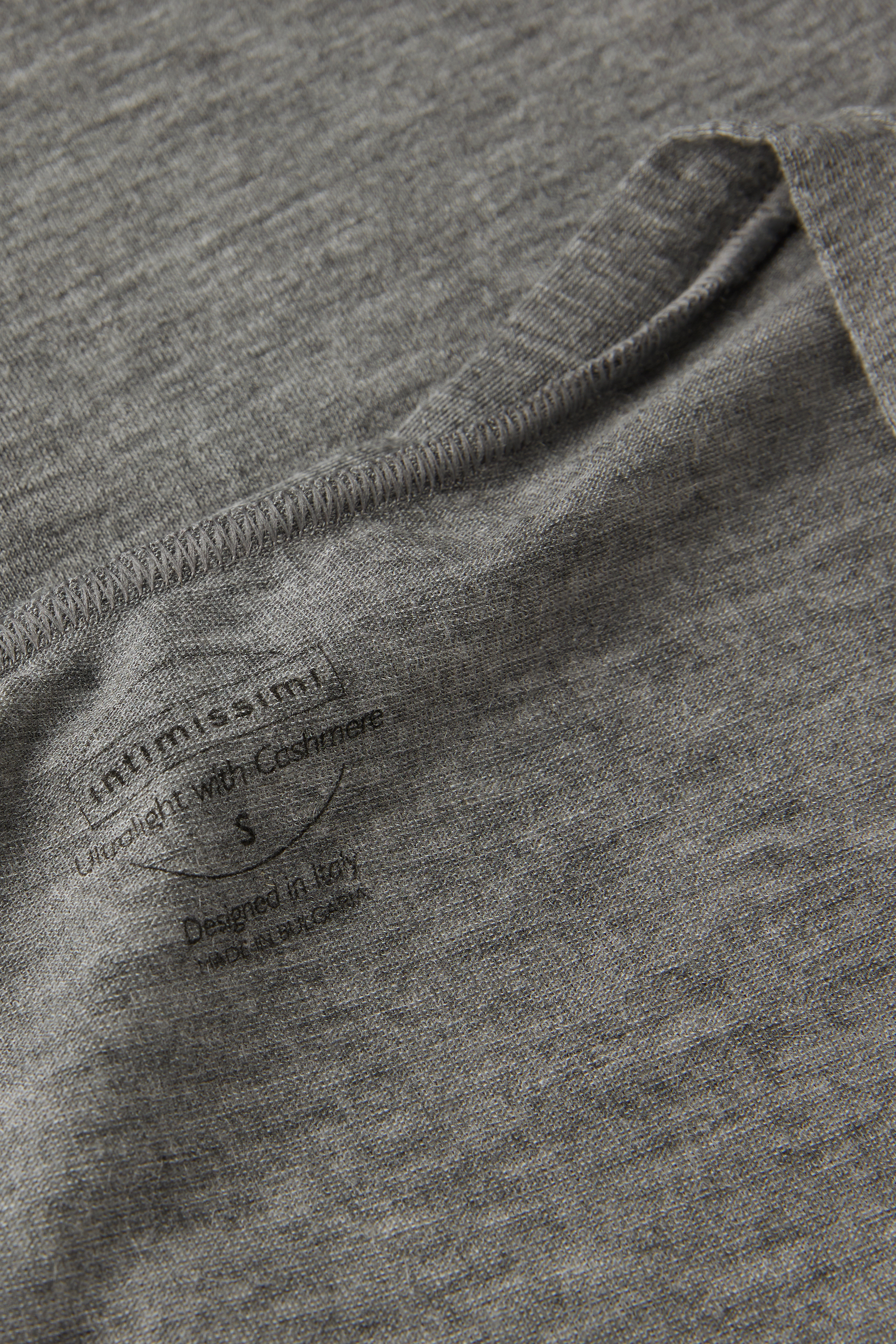 カシミヤ混 ウルトラライト モダール Vネックニット