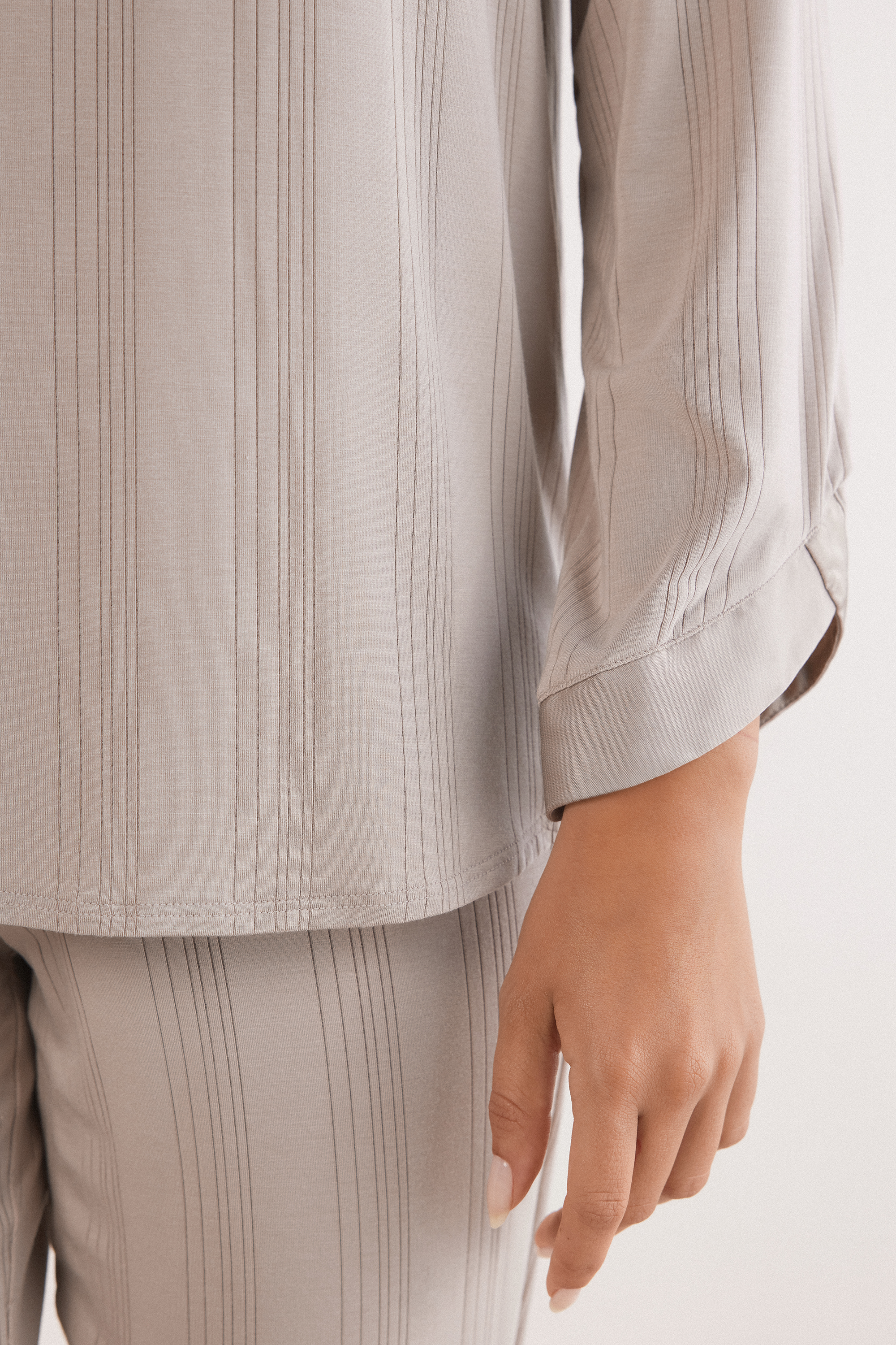 Delicate Alchemy モダール ロングパジャマ